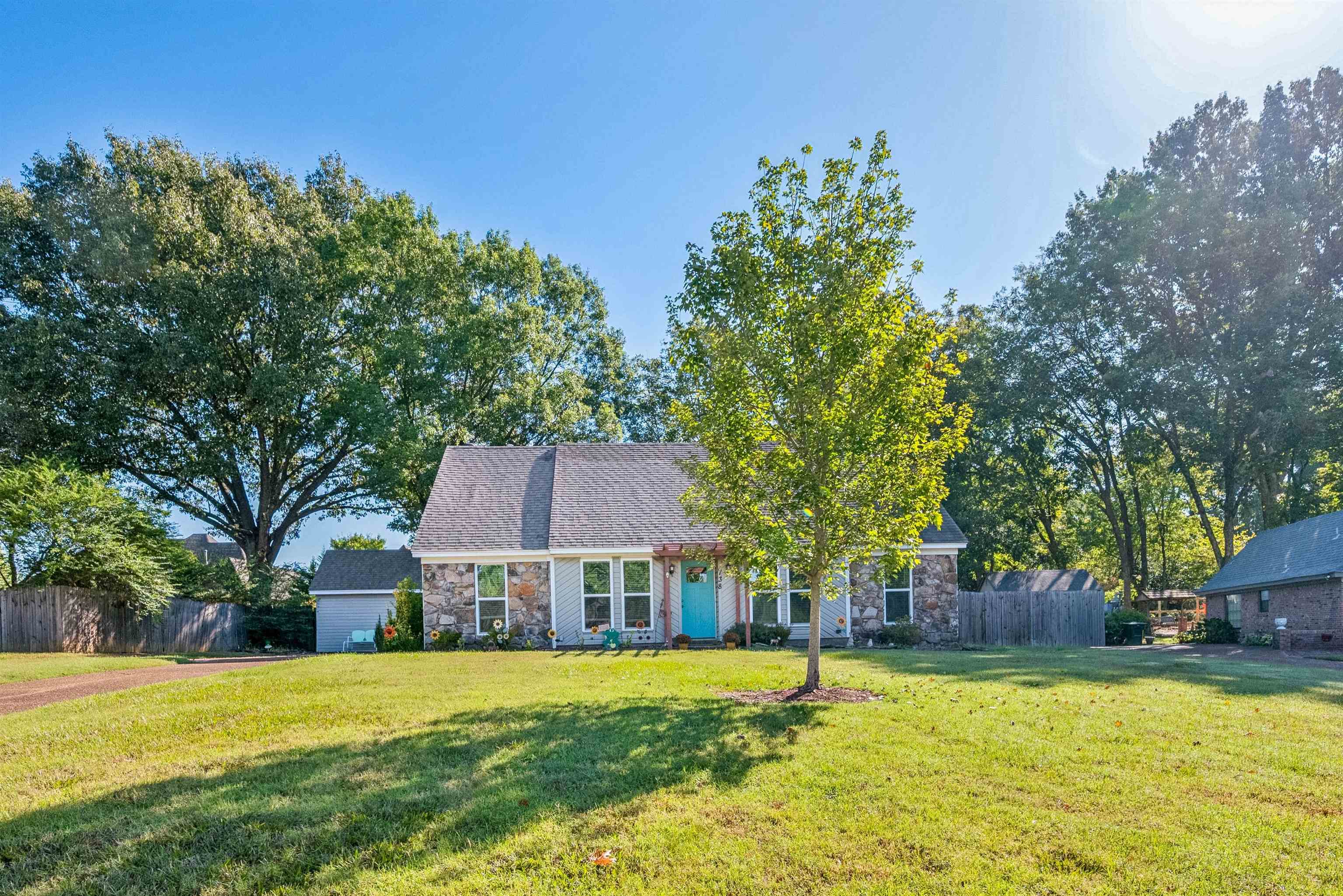738 Joe Dr — photo