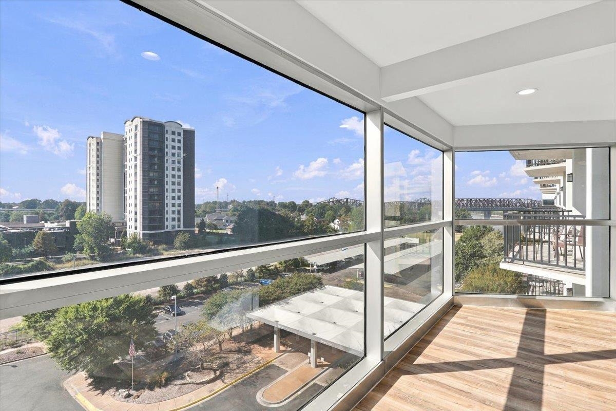 655 Riverside Dr — photo