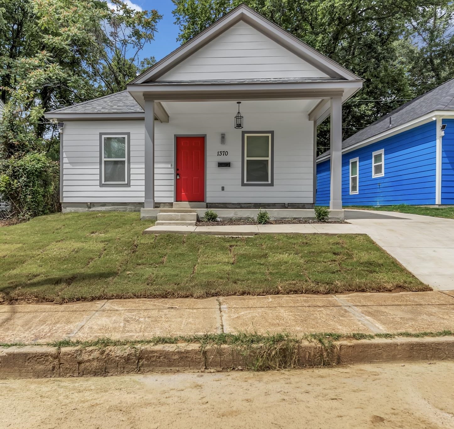 1370 Dow Pl — photo