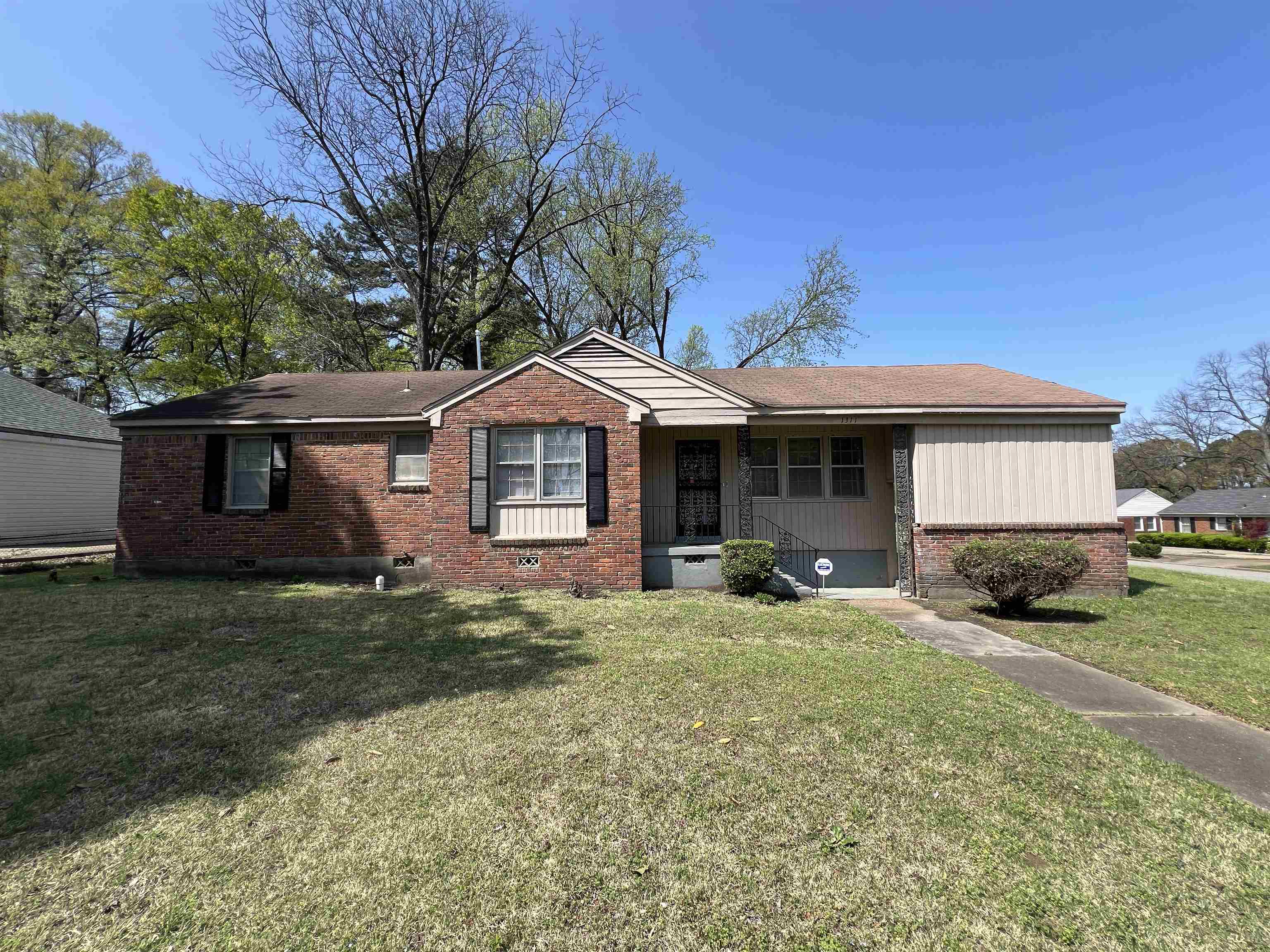 1311 Randall Dr — photo