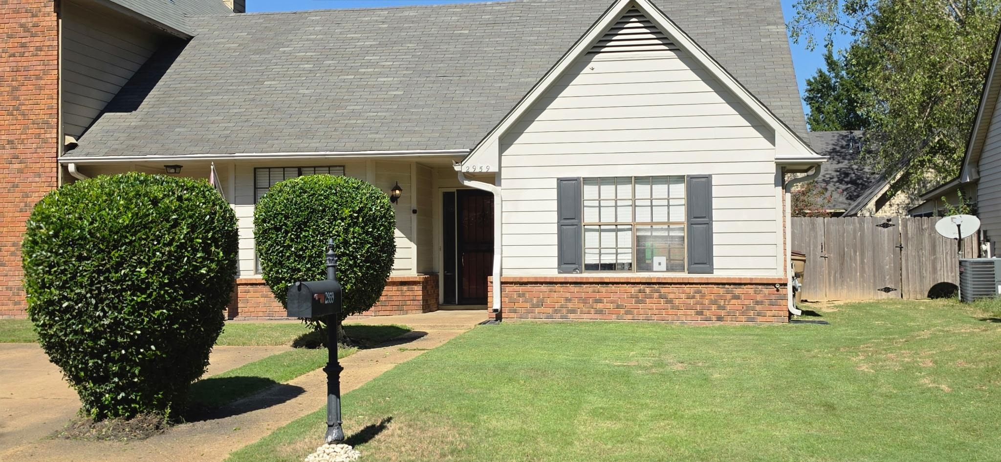 2959 Millers Pond Dr — photo