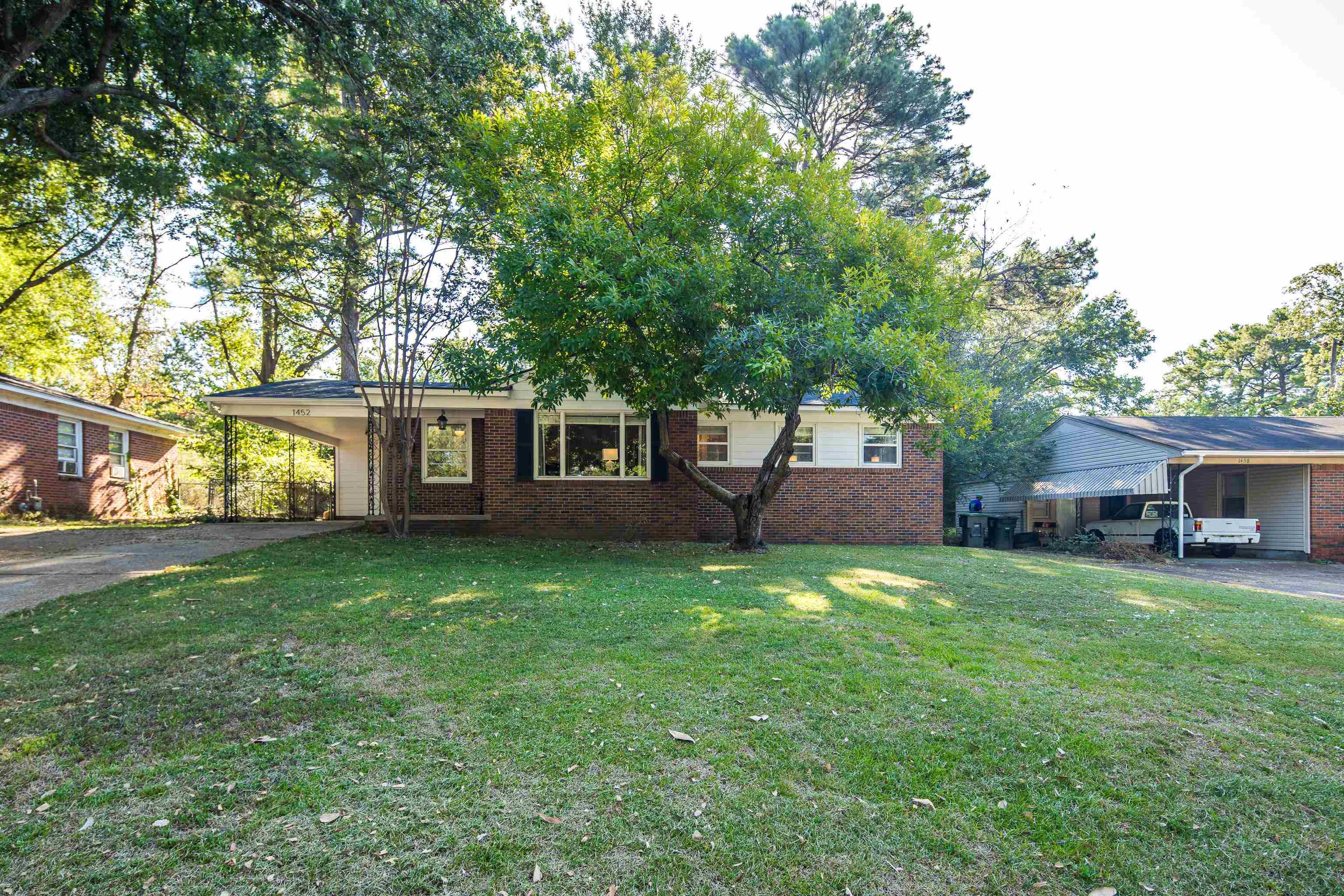 1452 S White Station Rd — photo