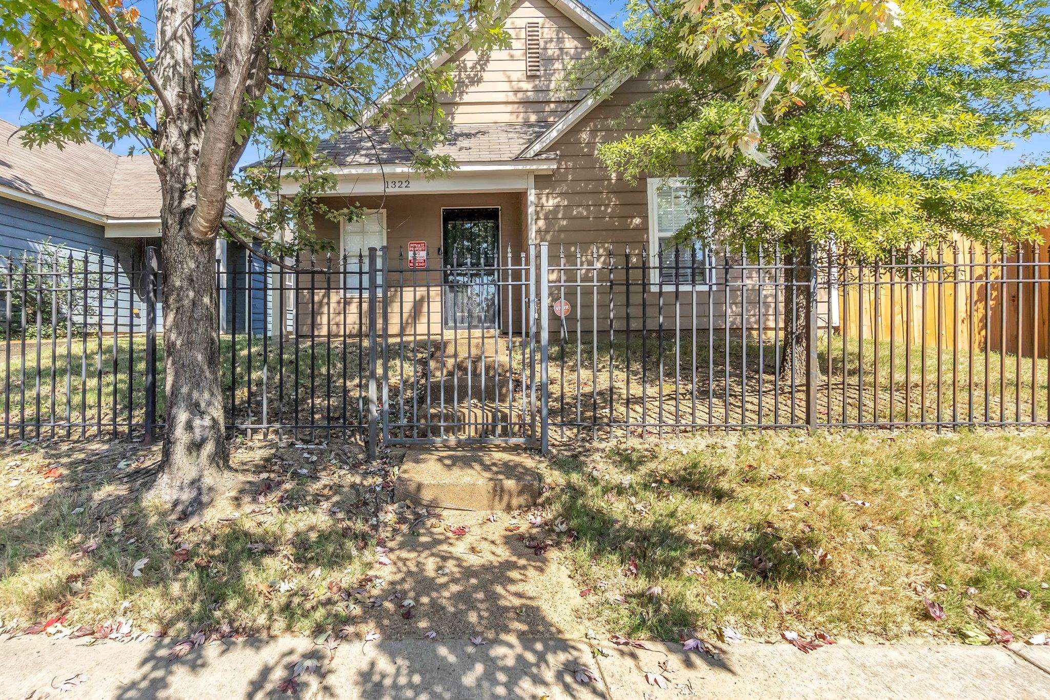 1322 Larkin Ave — photo