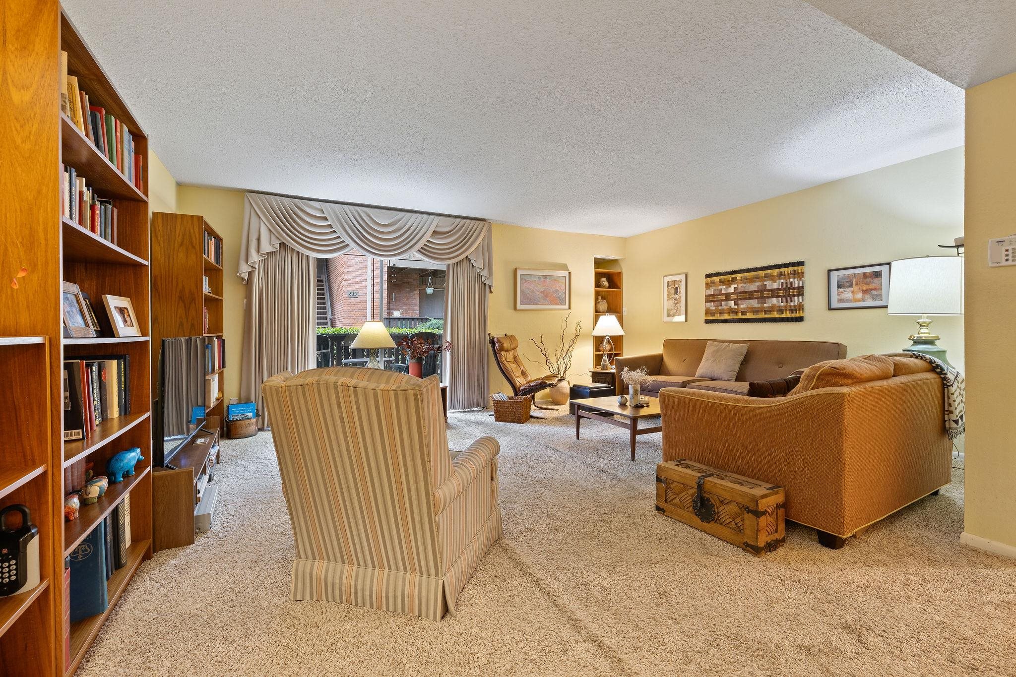 835 Thistledown Dr — photo