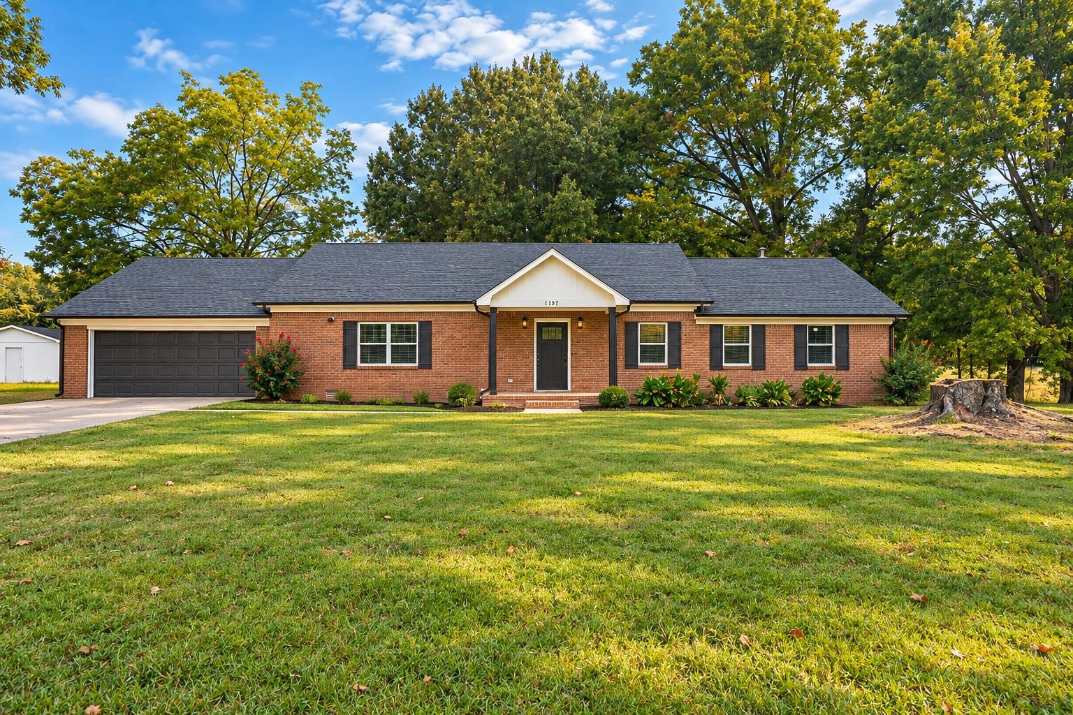 1137 Lucy Kelly Rd — photo