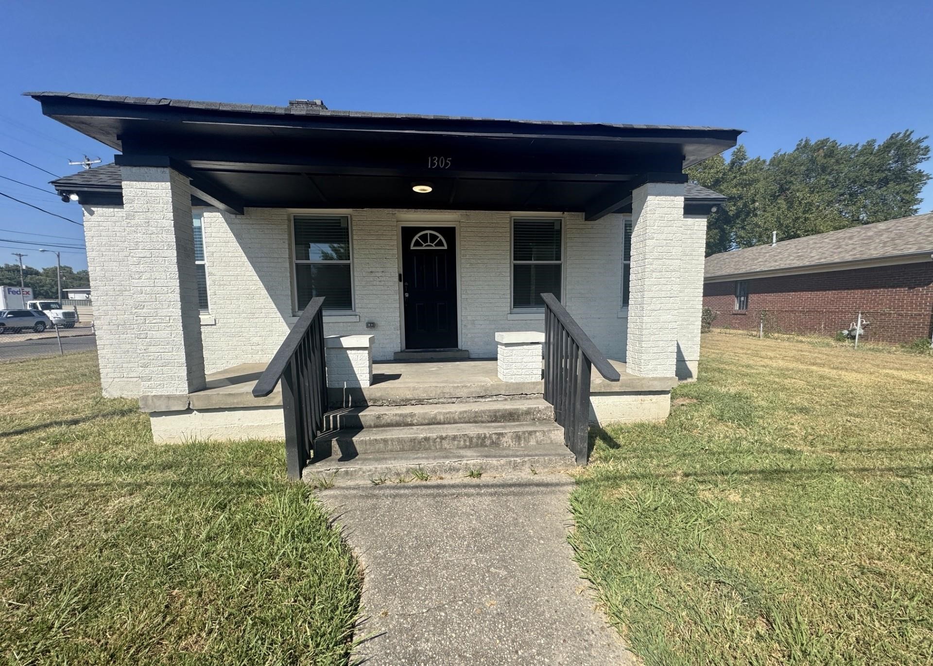 1305 Bryan St — photo