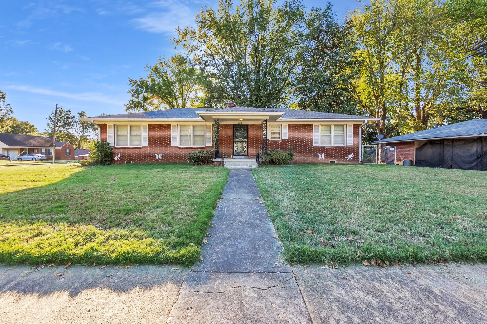 3947 Graceland Dr — photo