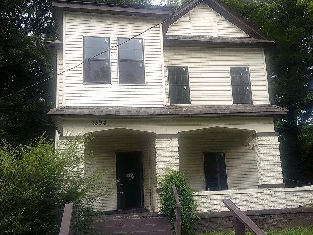 1694 Walker Ave — photo