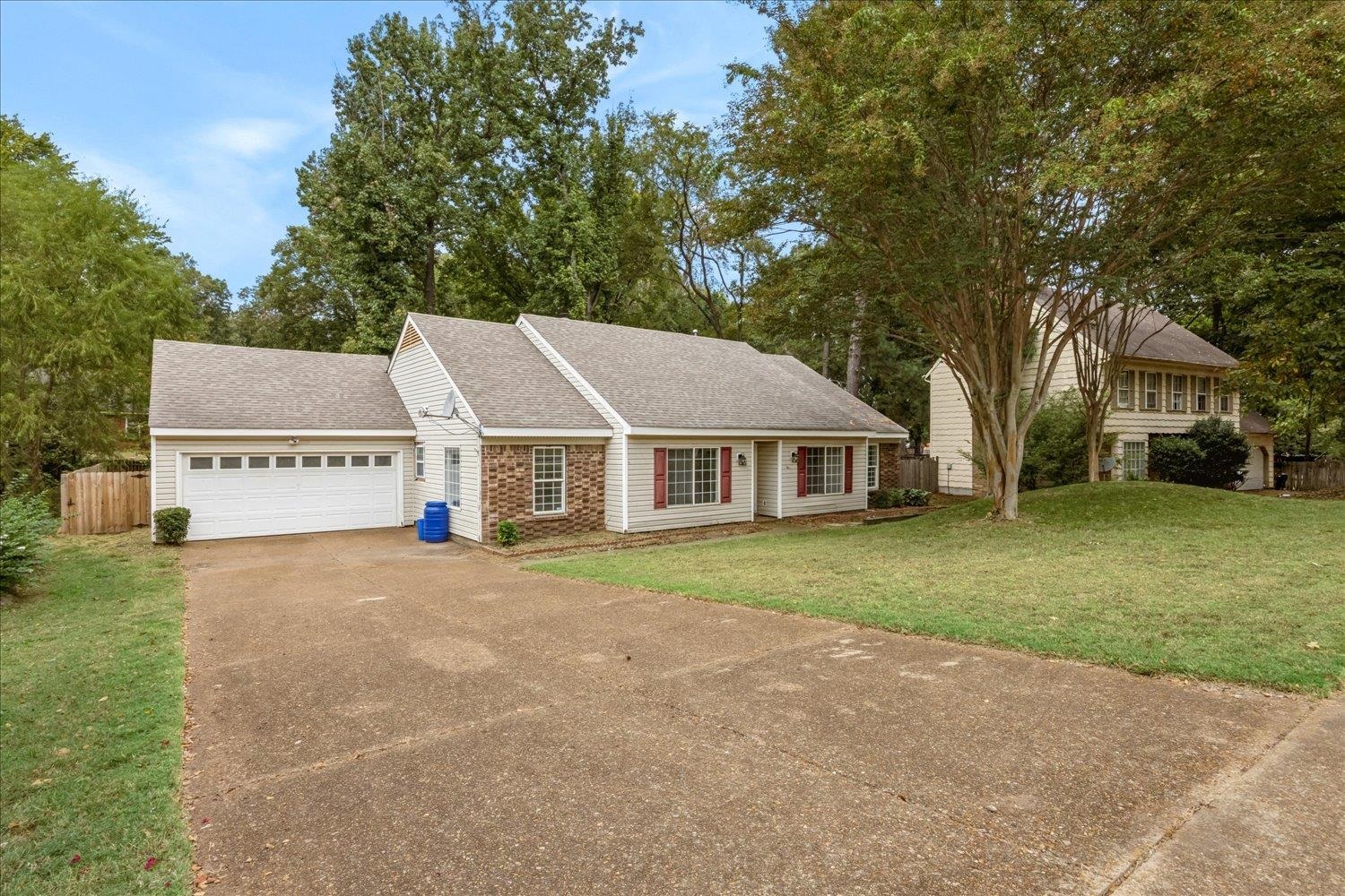 1065 Boones Hollow Dr — photo