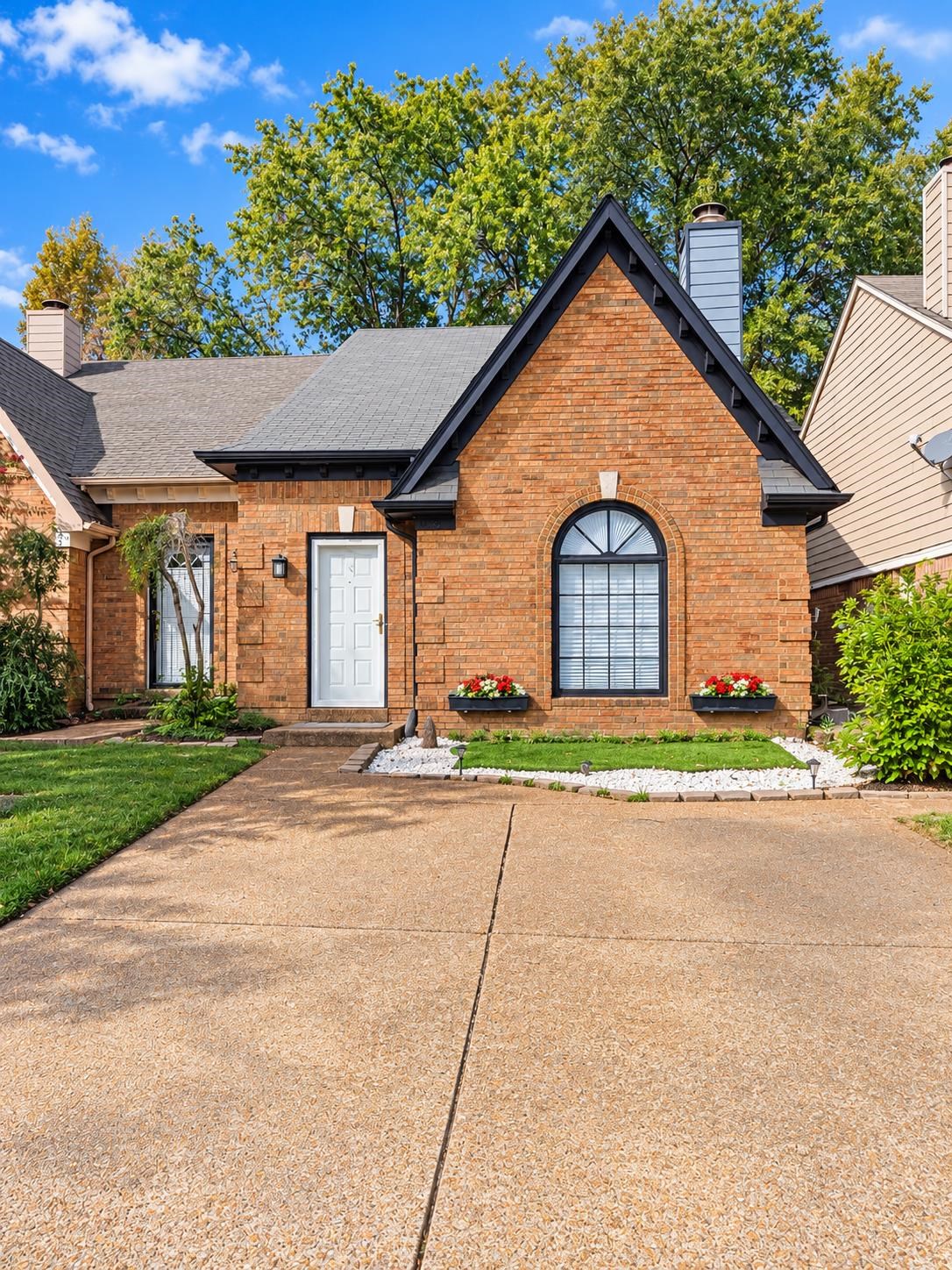 1615 Old Mill Stream Dr — photo