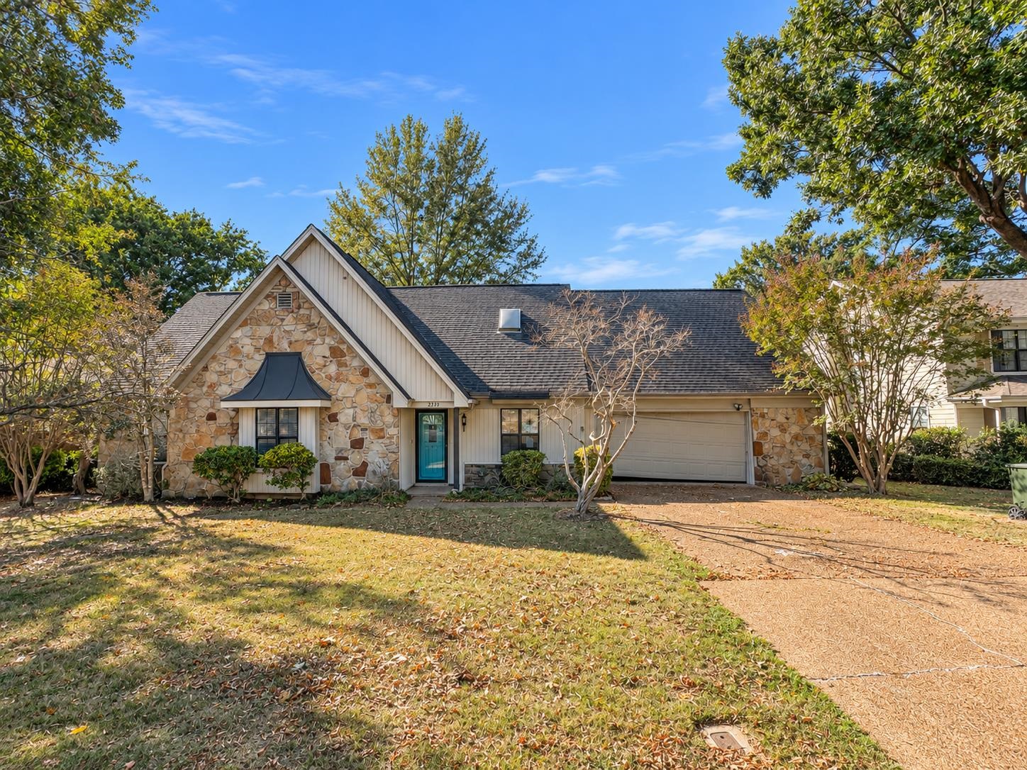 2339 W Lake Oaks Dr — photo