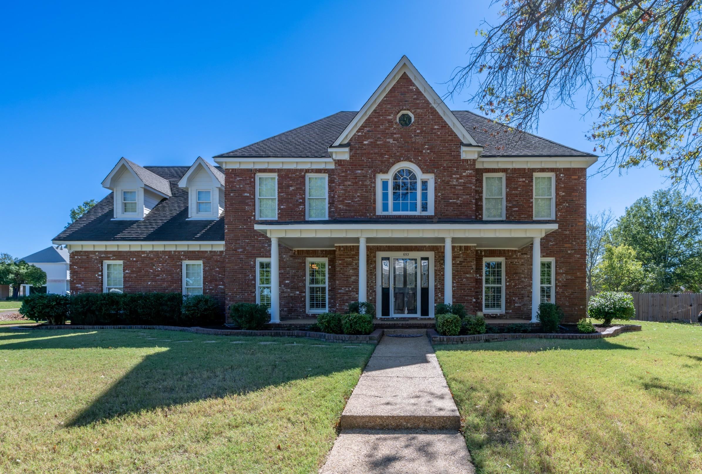 653 Autumn Winds Dr — photo