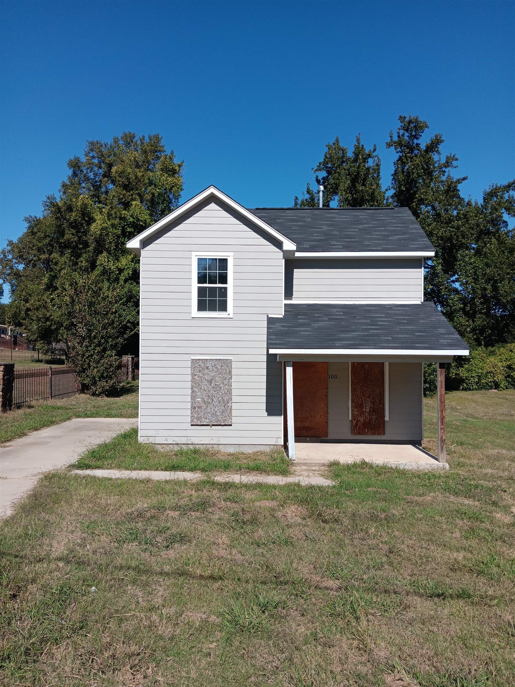 100 W Mitchell Rd — photo