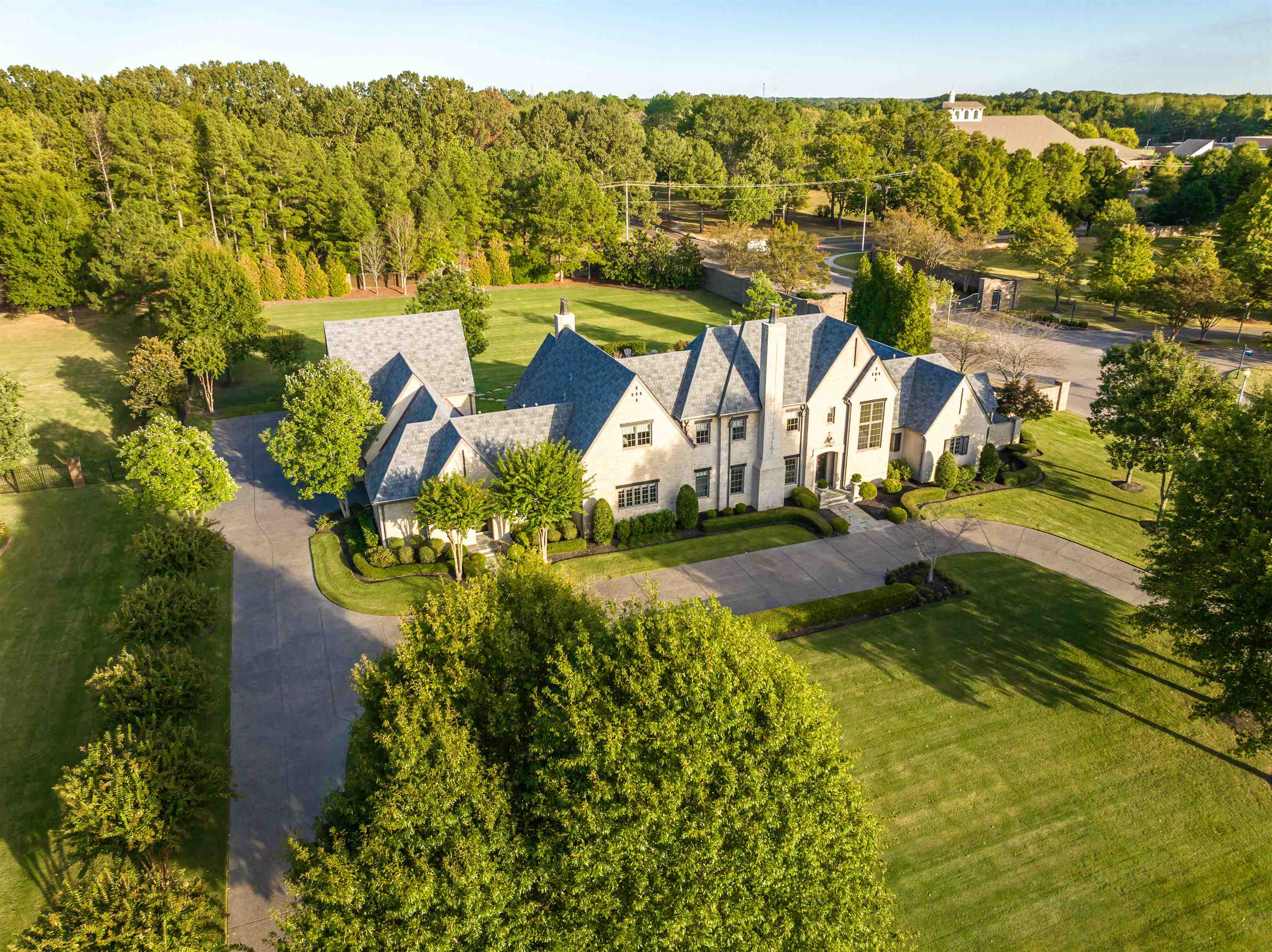 206 Dubray Manor Dr — photo