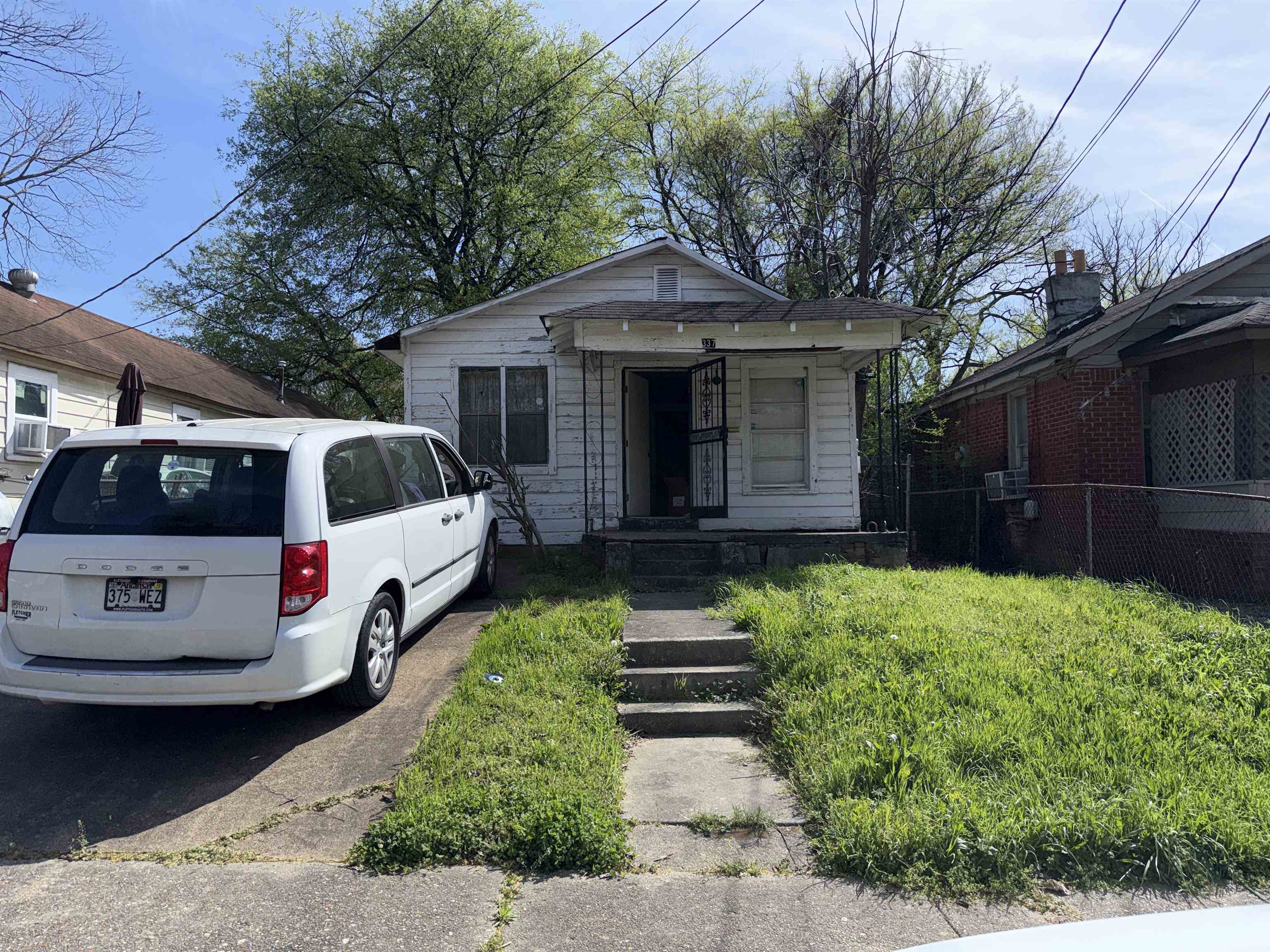 337 W Person Ave — photo