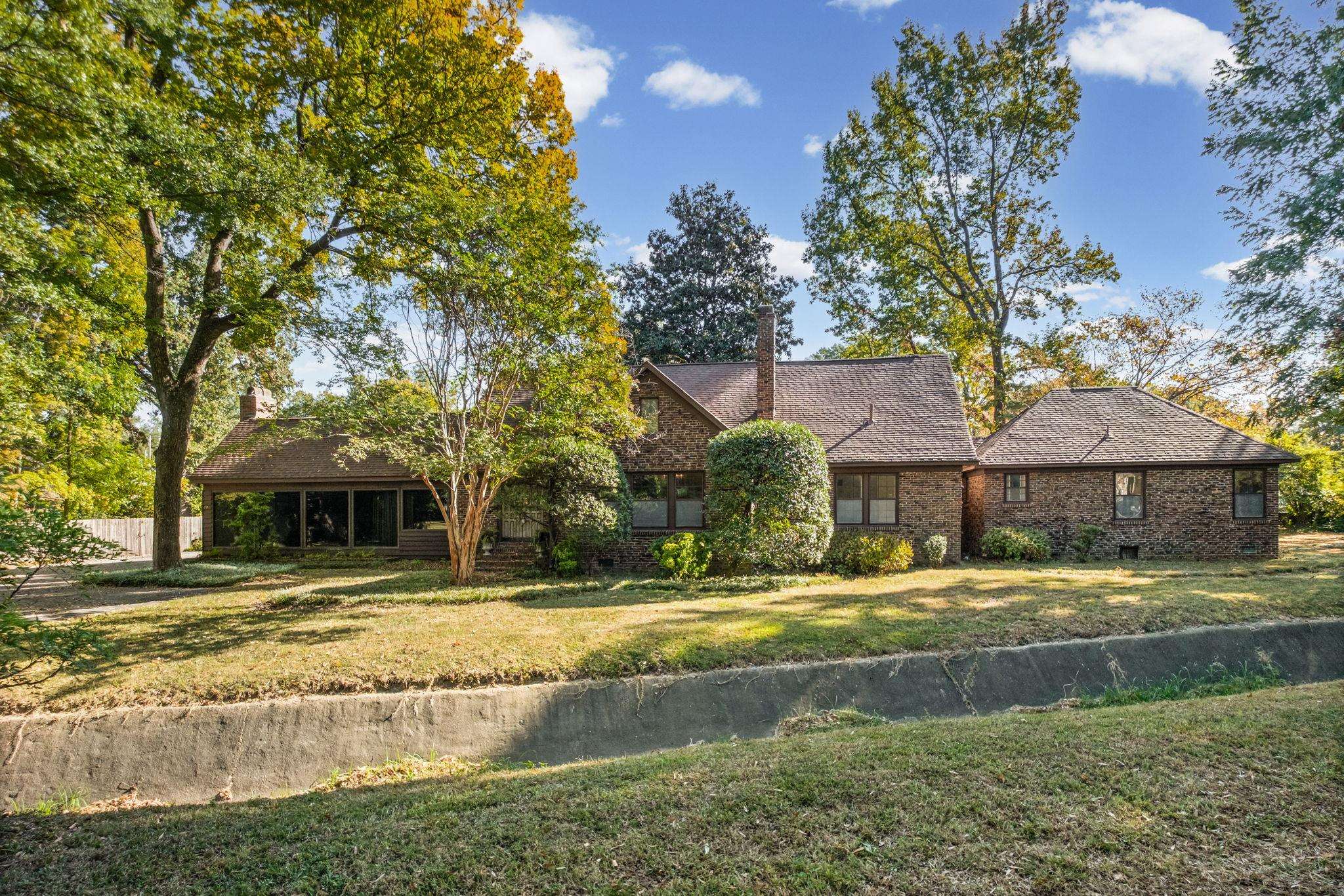 706 Cypress Dr — photo