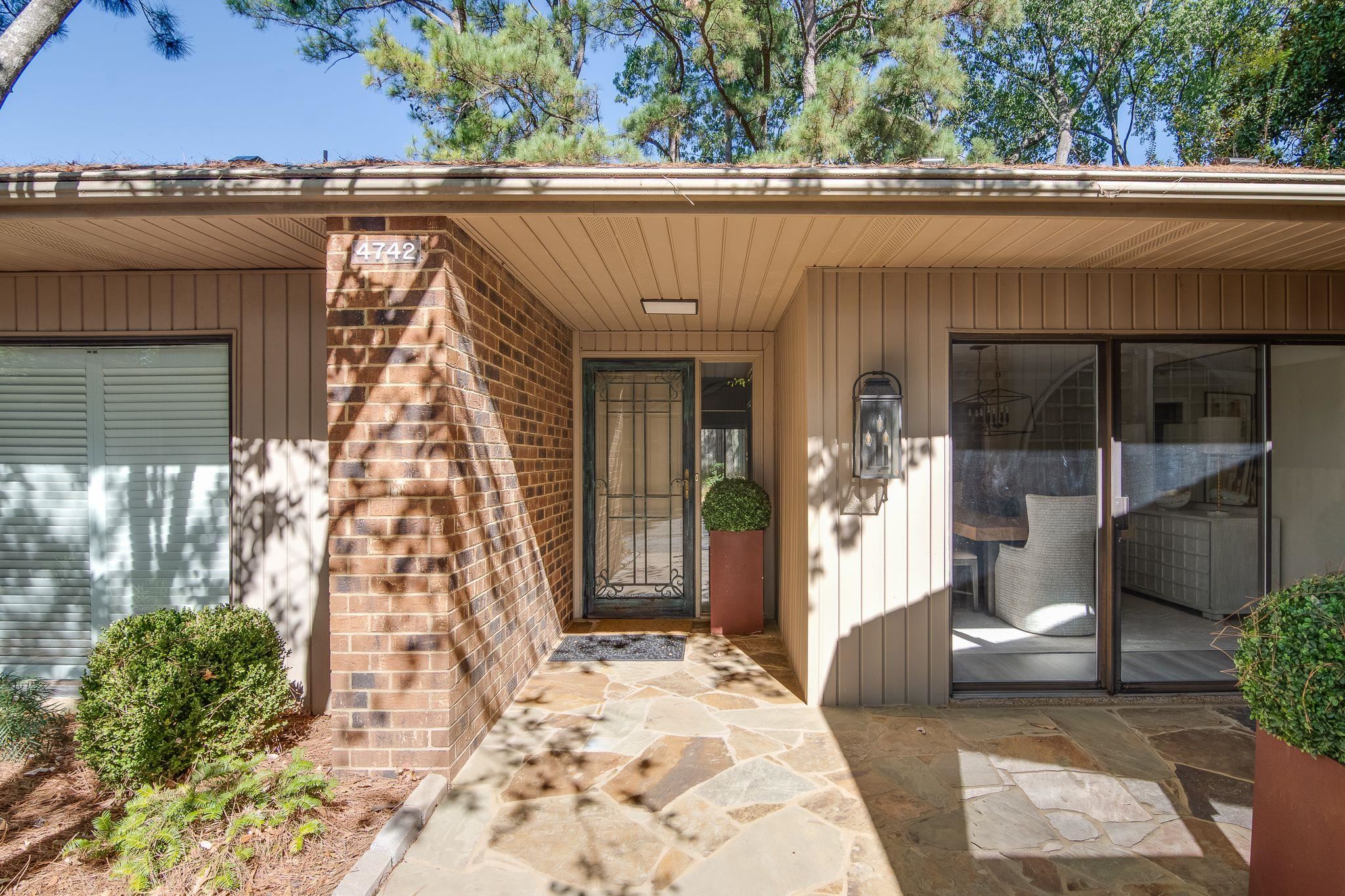 4742 Cinnamon CV — photo
