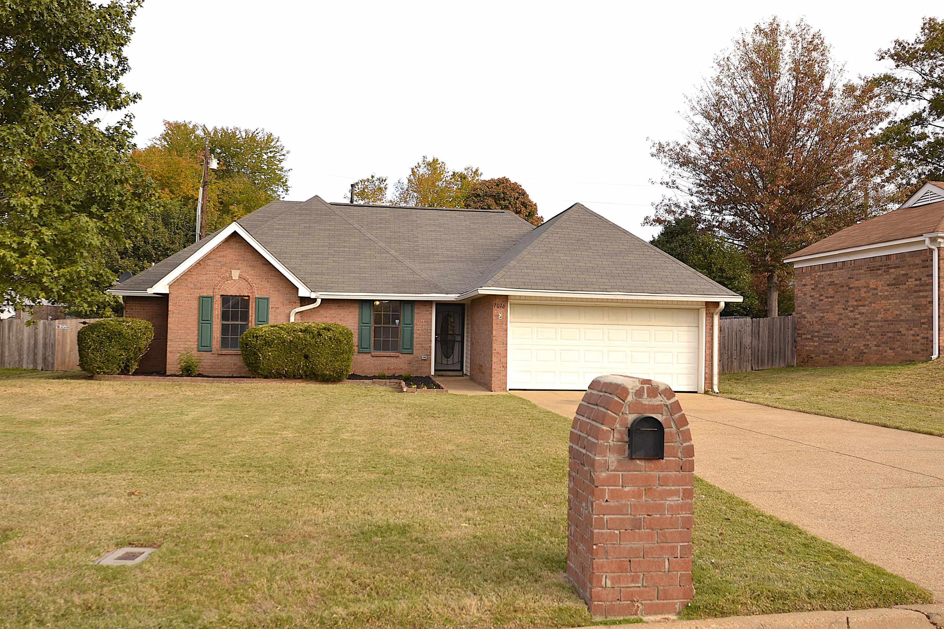 7076 Maplewood Dr — photo