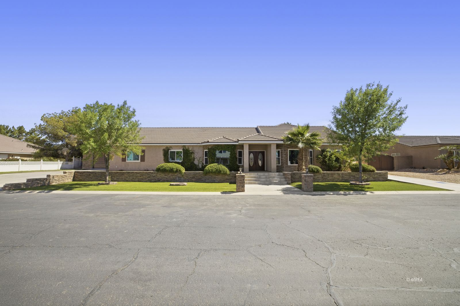 1373 Lake Valley Dr — photo