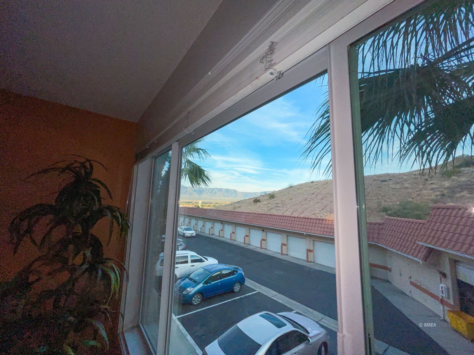 555 Highland Dr 211 — photo