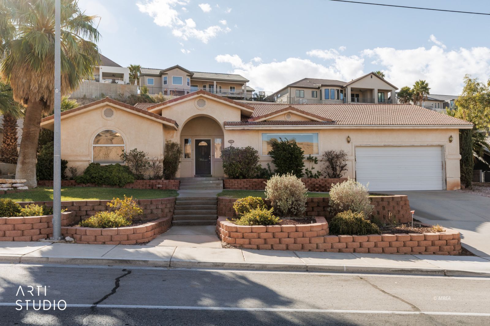 640 Hillside Dr — photo
