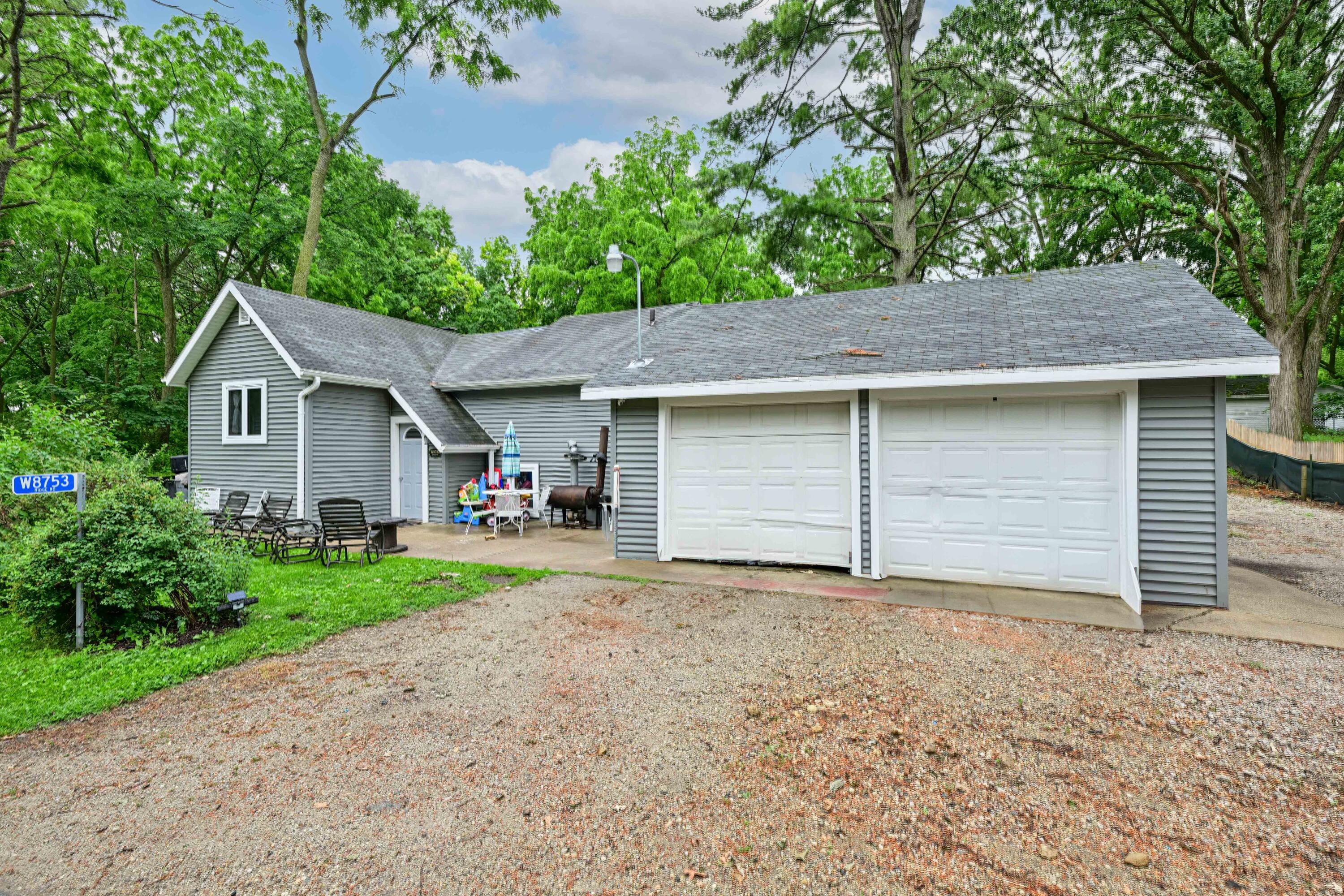 W8753 Ridge Rd, Richmond, WI 53115 — photo 2