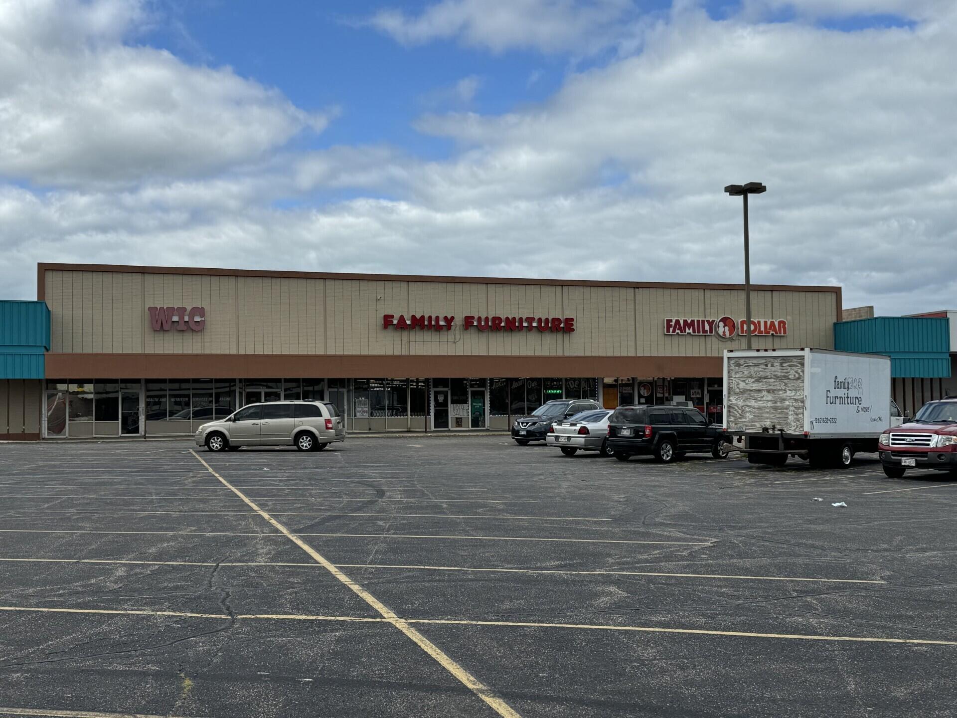 2300 Rapids Dr, Racine, WI 53404 — photo 3
