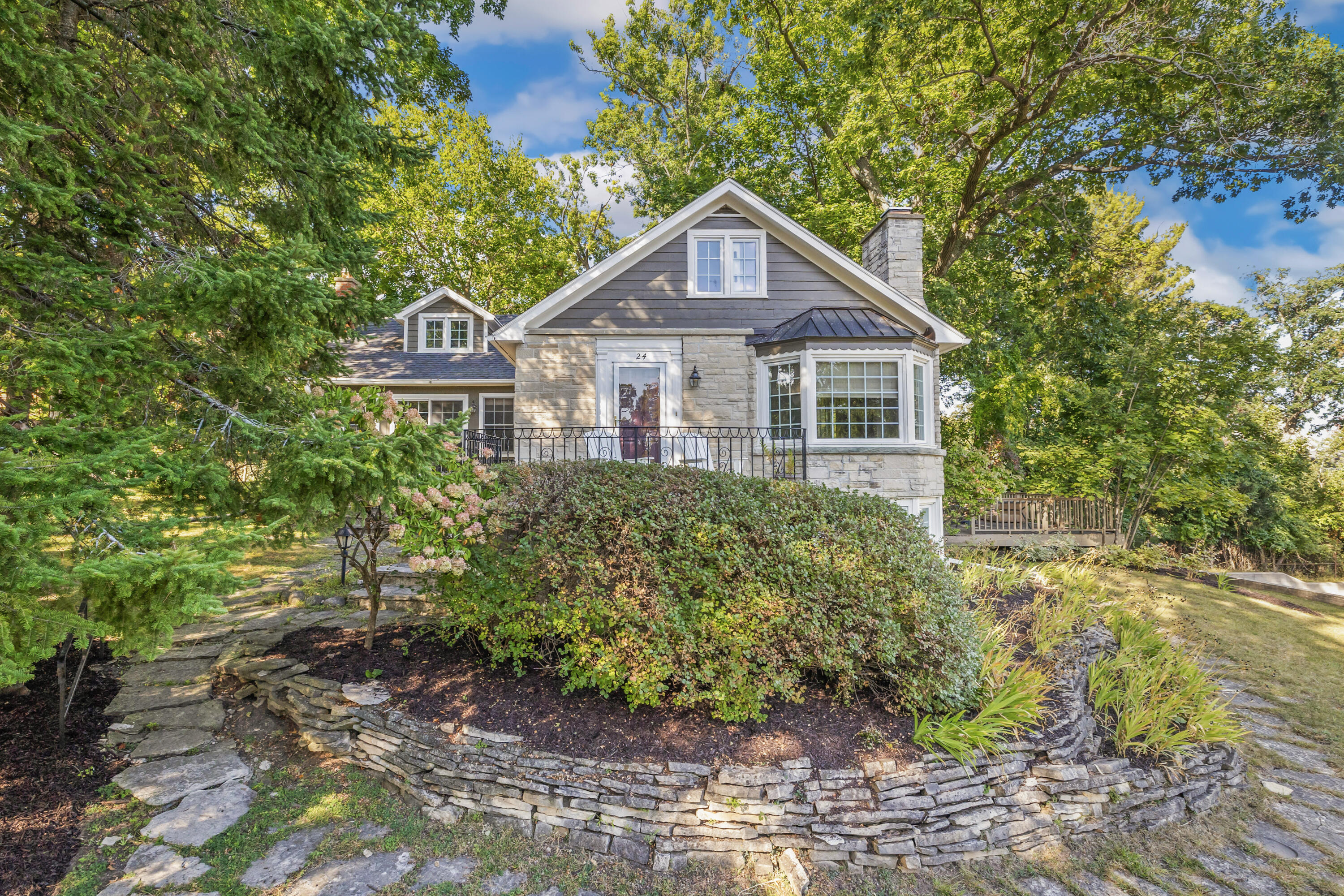 24 Upper Loch Vista Dr — photo