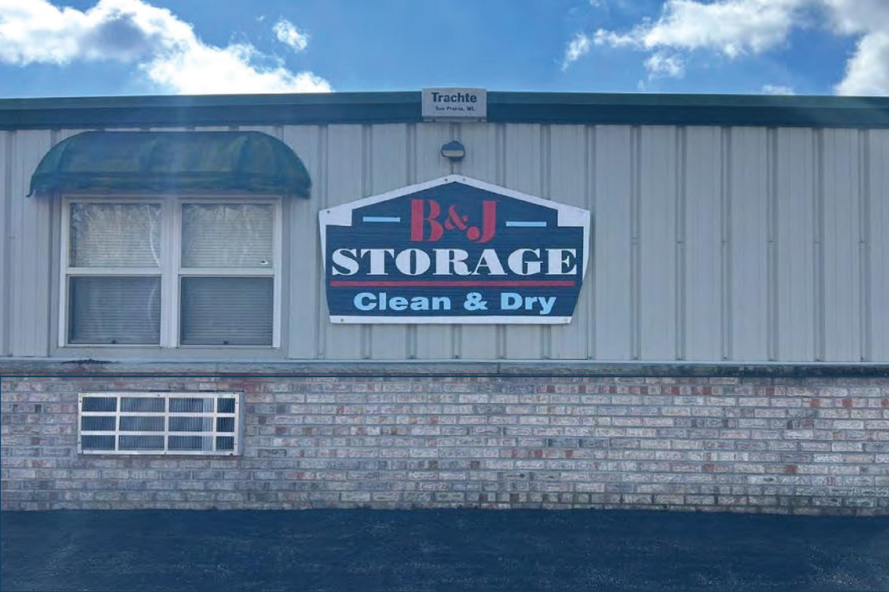 5011 Highway 50 - — photo