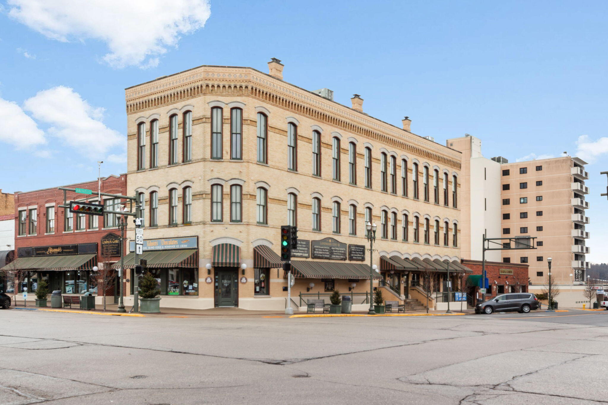 772 W Main St, 301 — photo