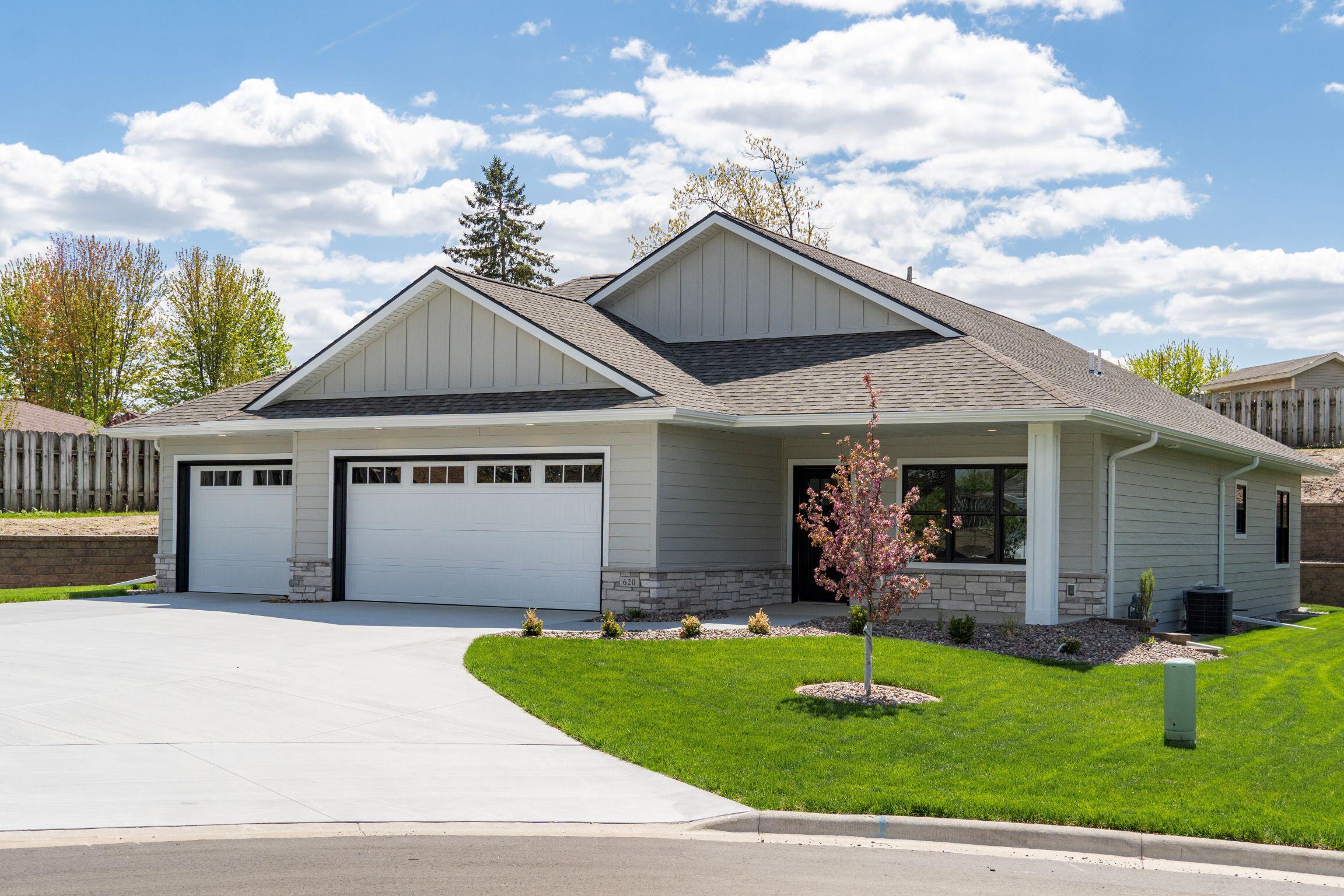 620 Johnson Pl — photo