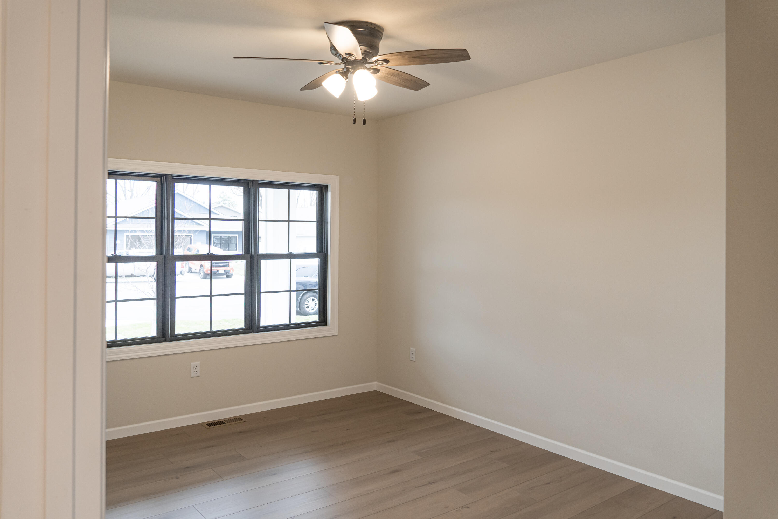 620 Johnson Pl, Onalaska, WI 54650 — photo 2