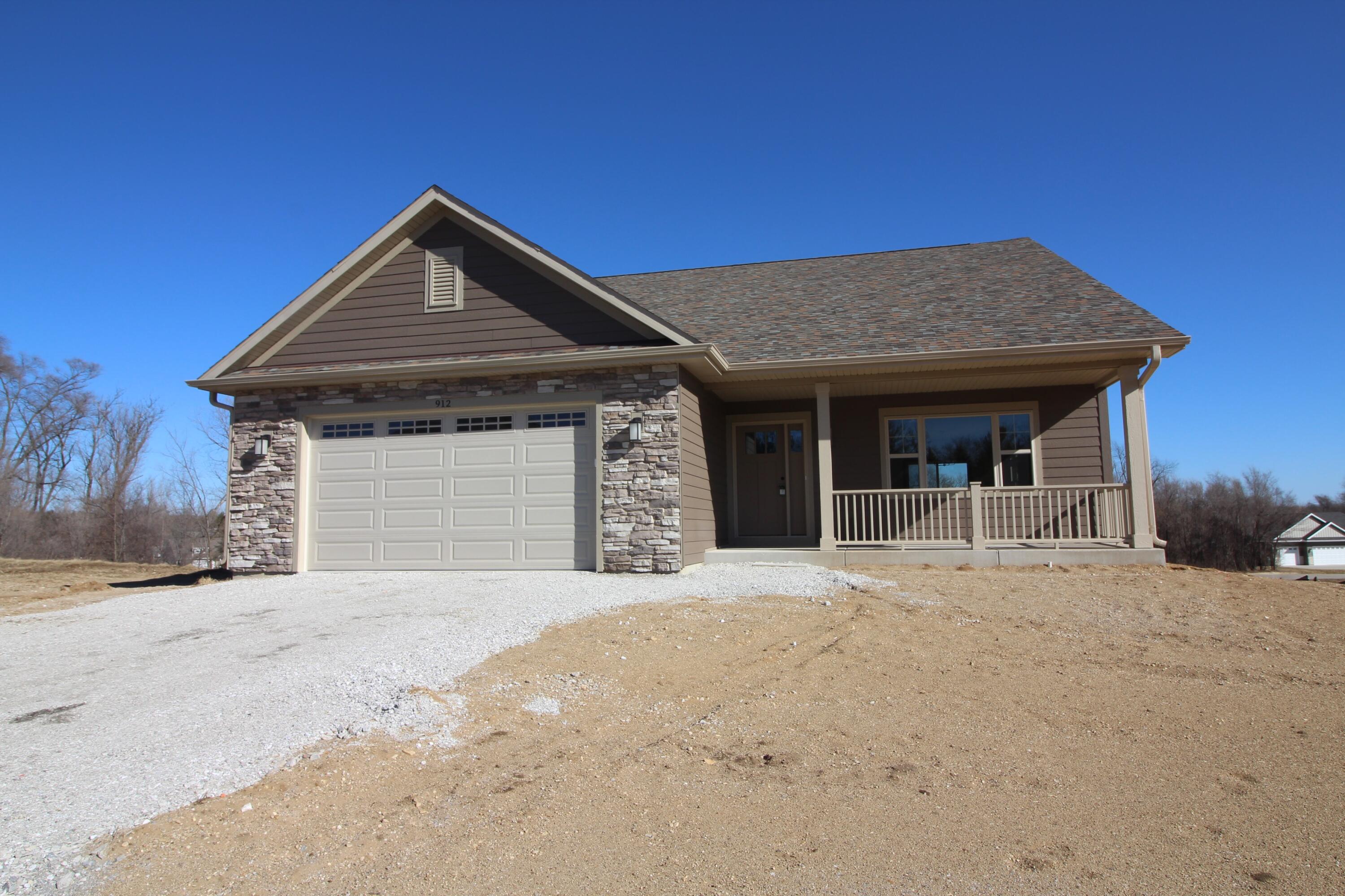 912 Fairway Dr — photo