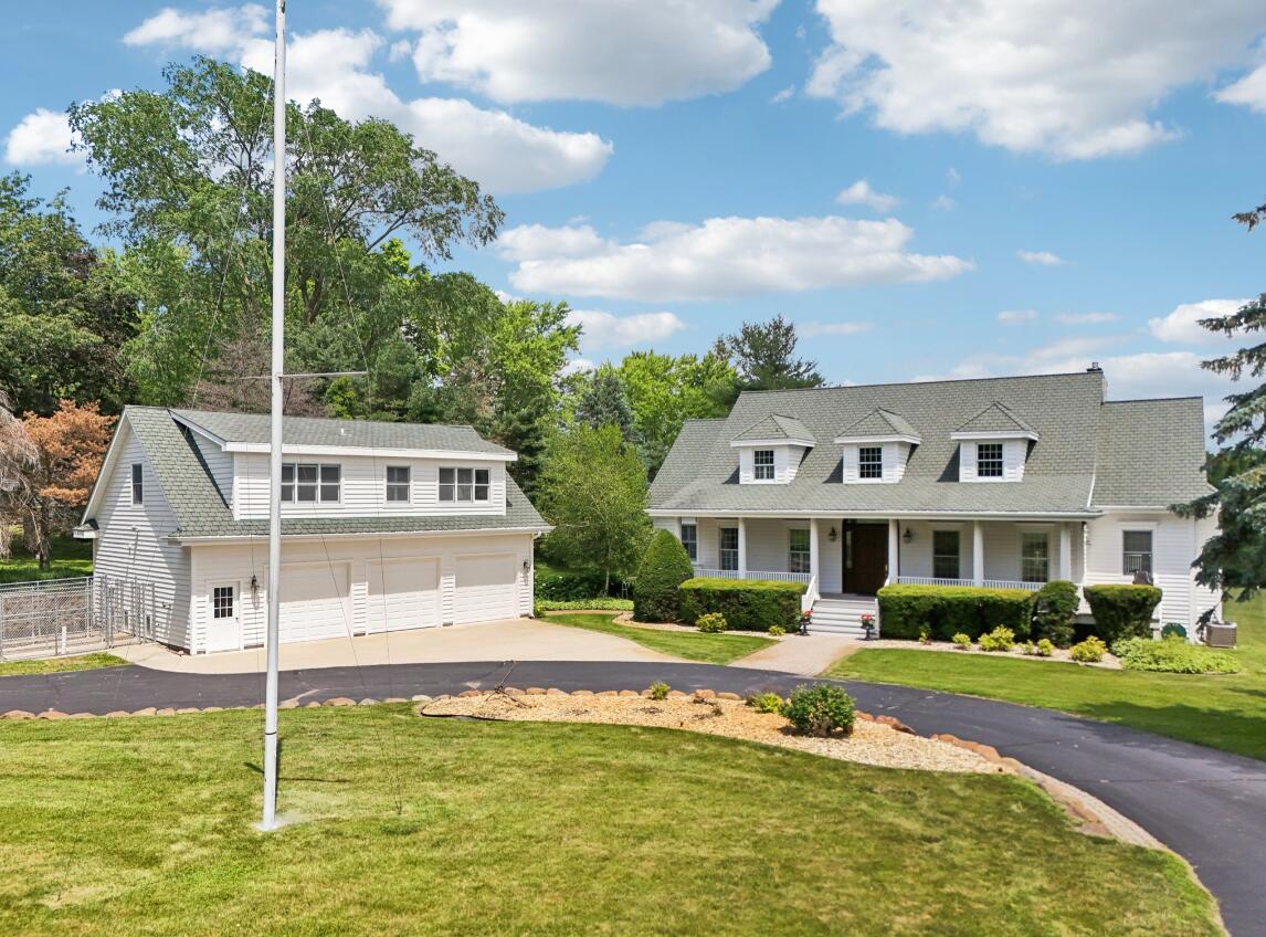 N1474 Fontana Ridge Rd, Fontana, WI 53125