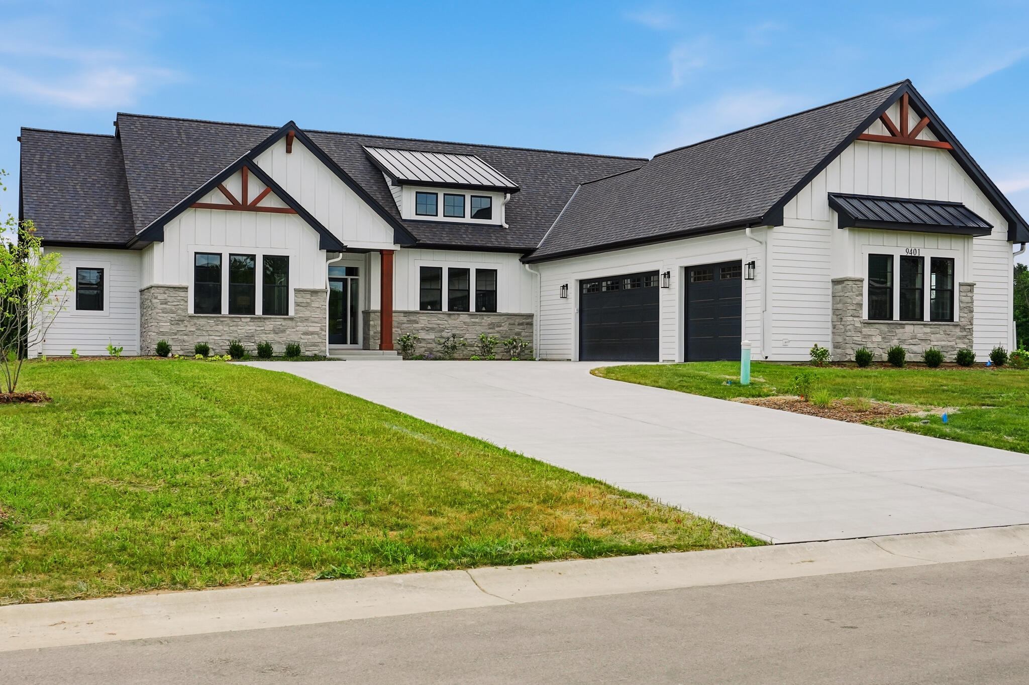9401 W Huntington Dr — photo