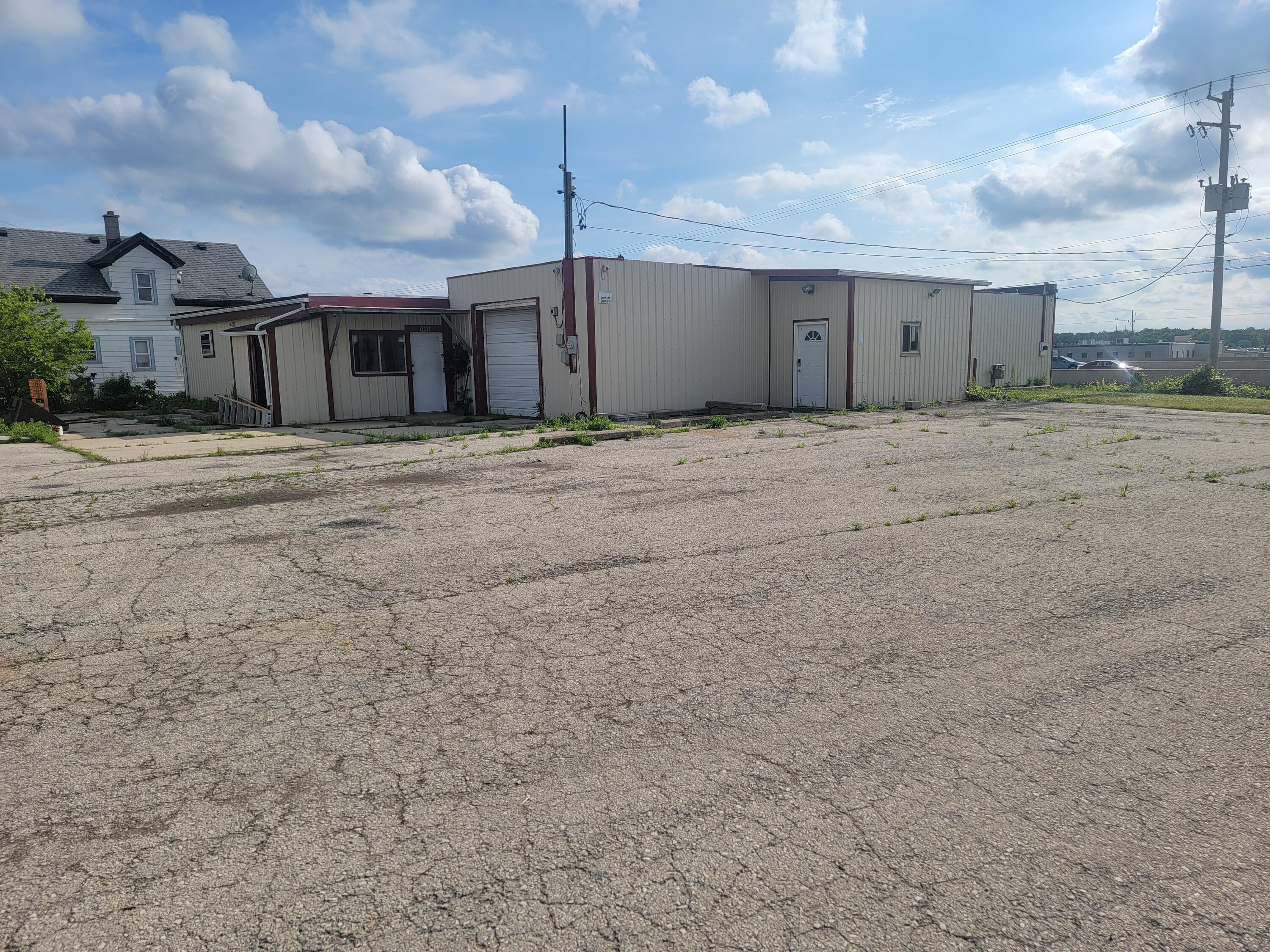 8333 E Frontage Rd — photo