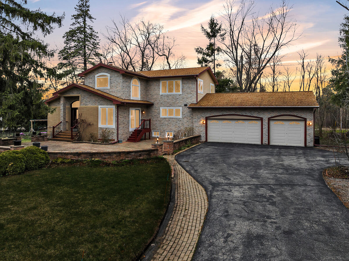 8408 N Lake Dr — photo