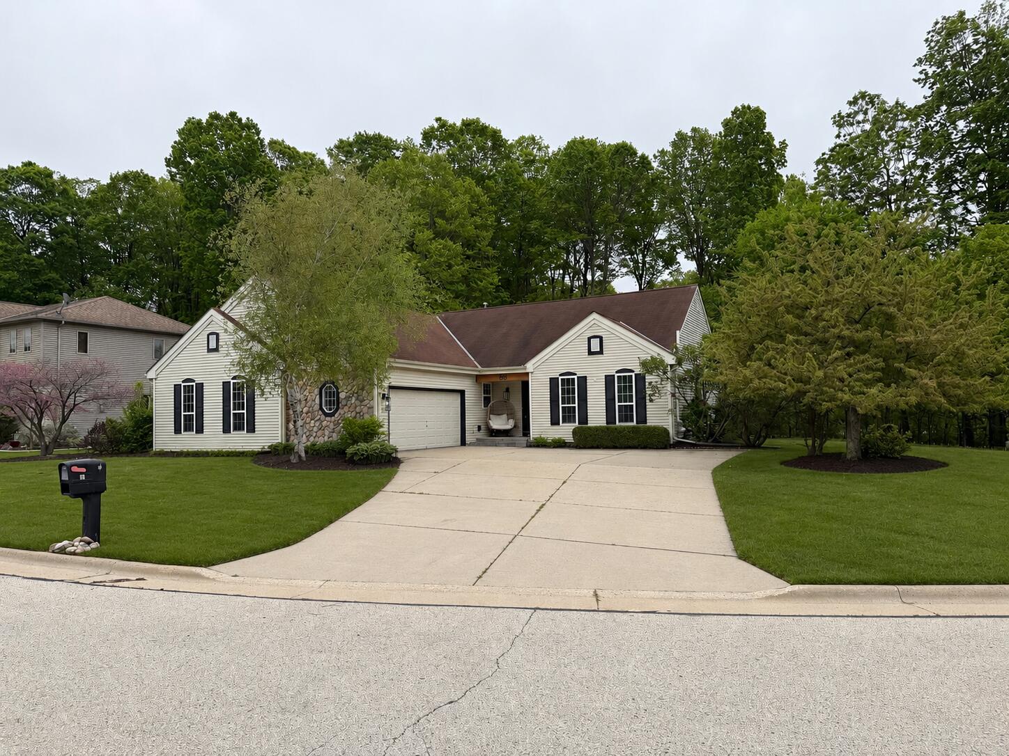 88 King Oak Ct — photo