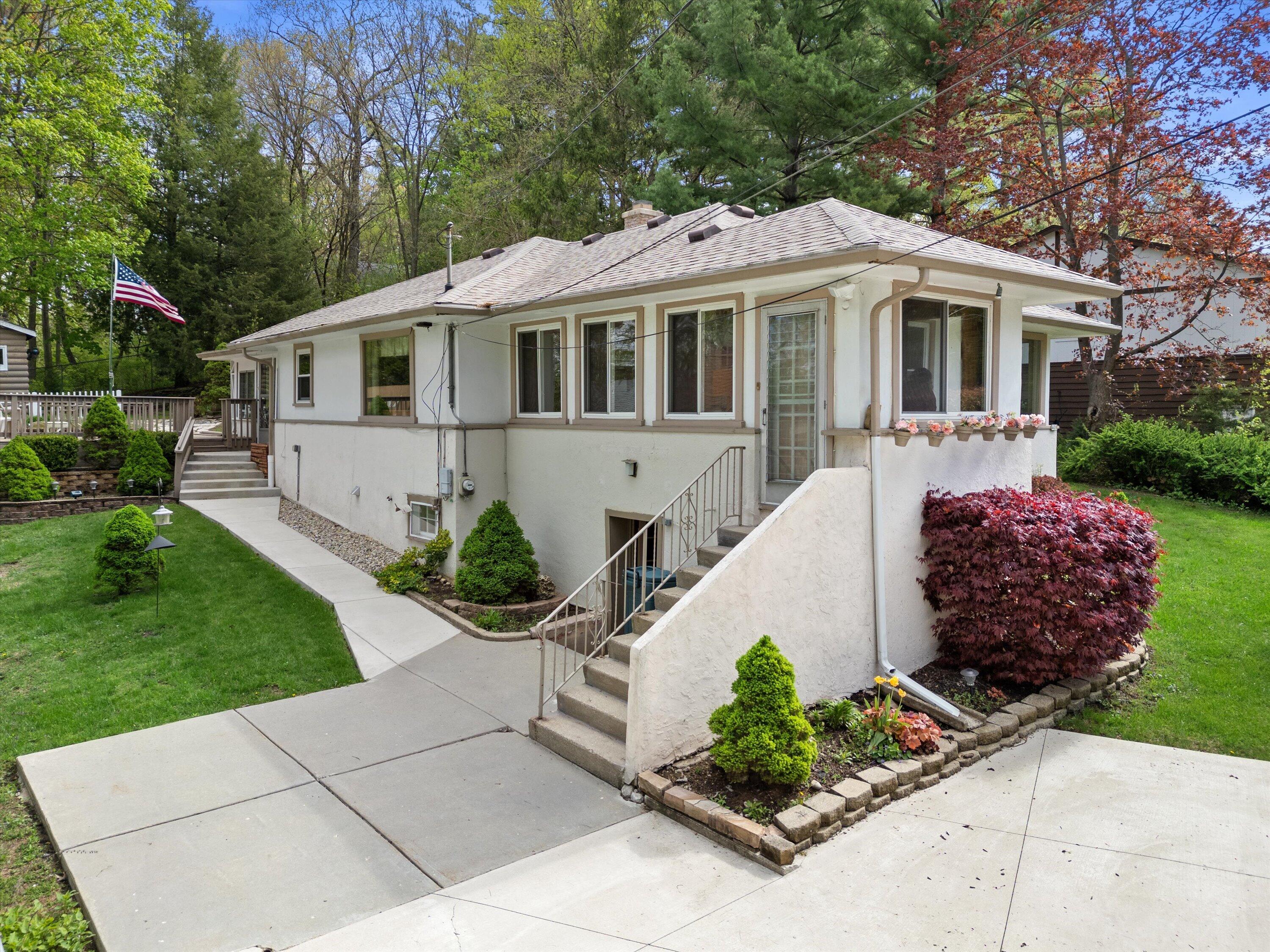 408 Valley Rd — photo