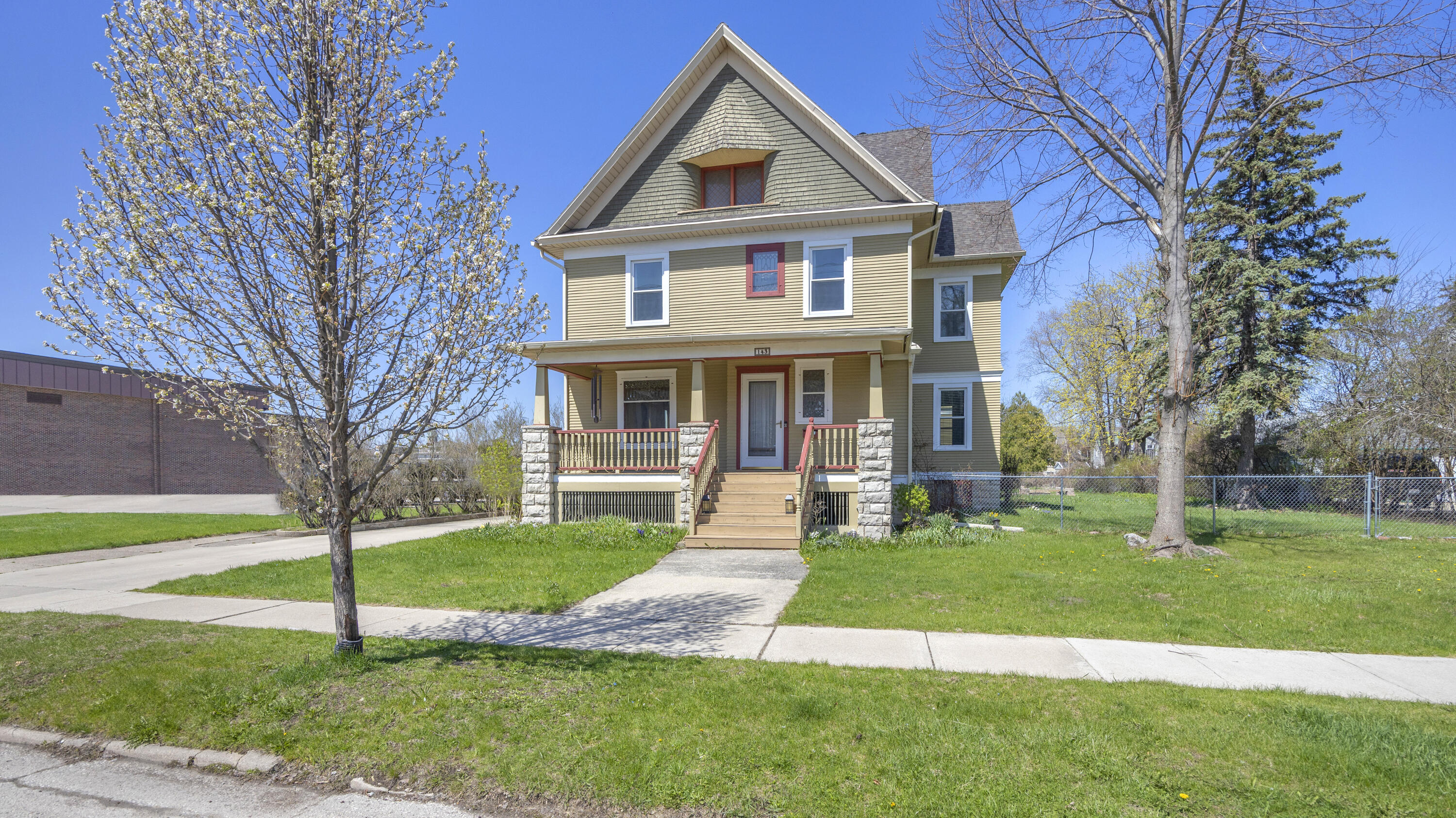 143 E Merrill Ave — photo