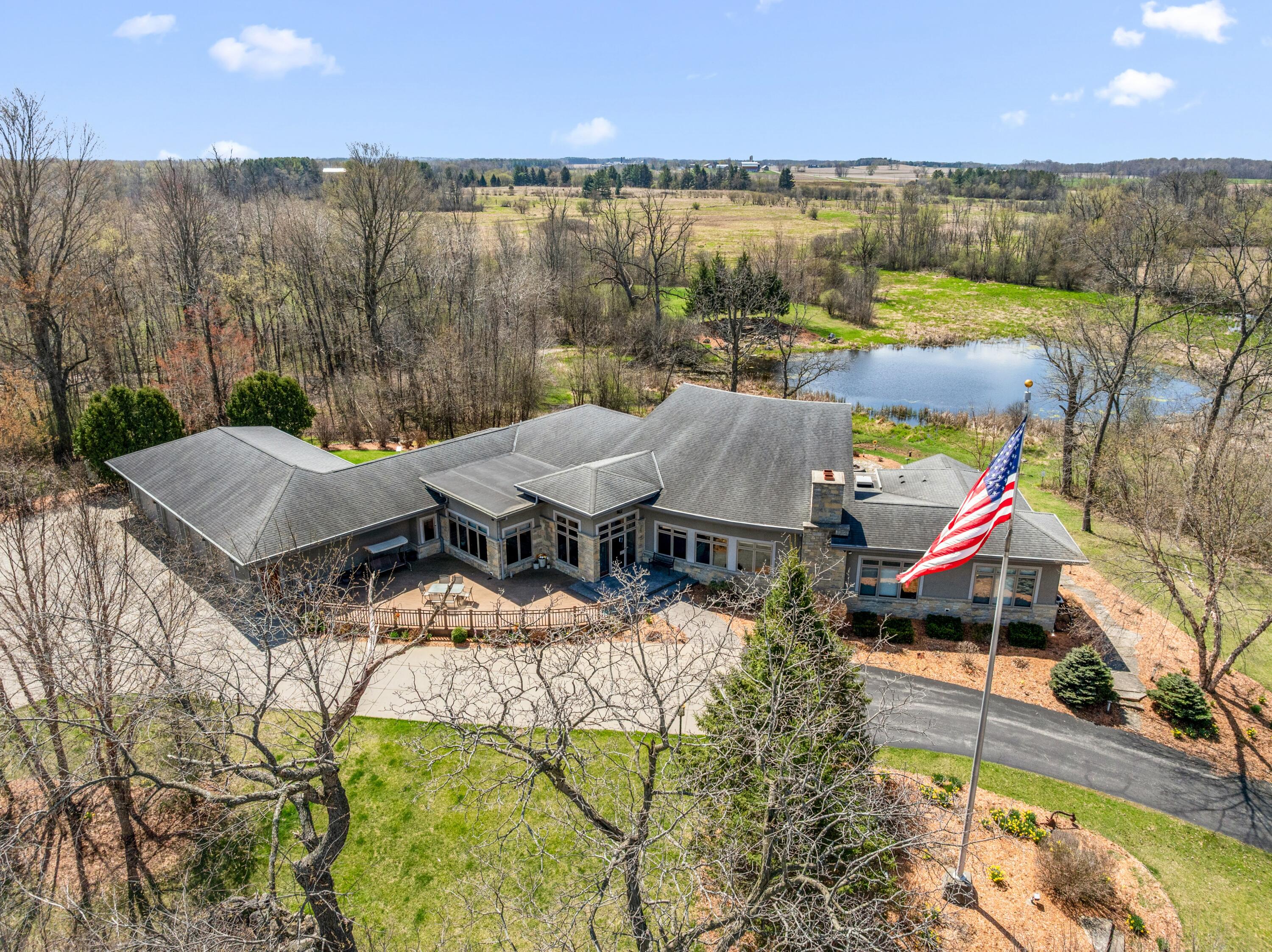 790 Erin Rd — photo