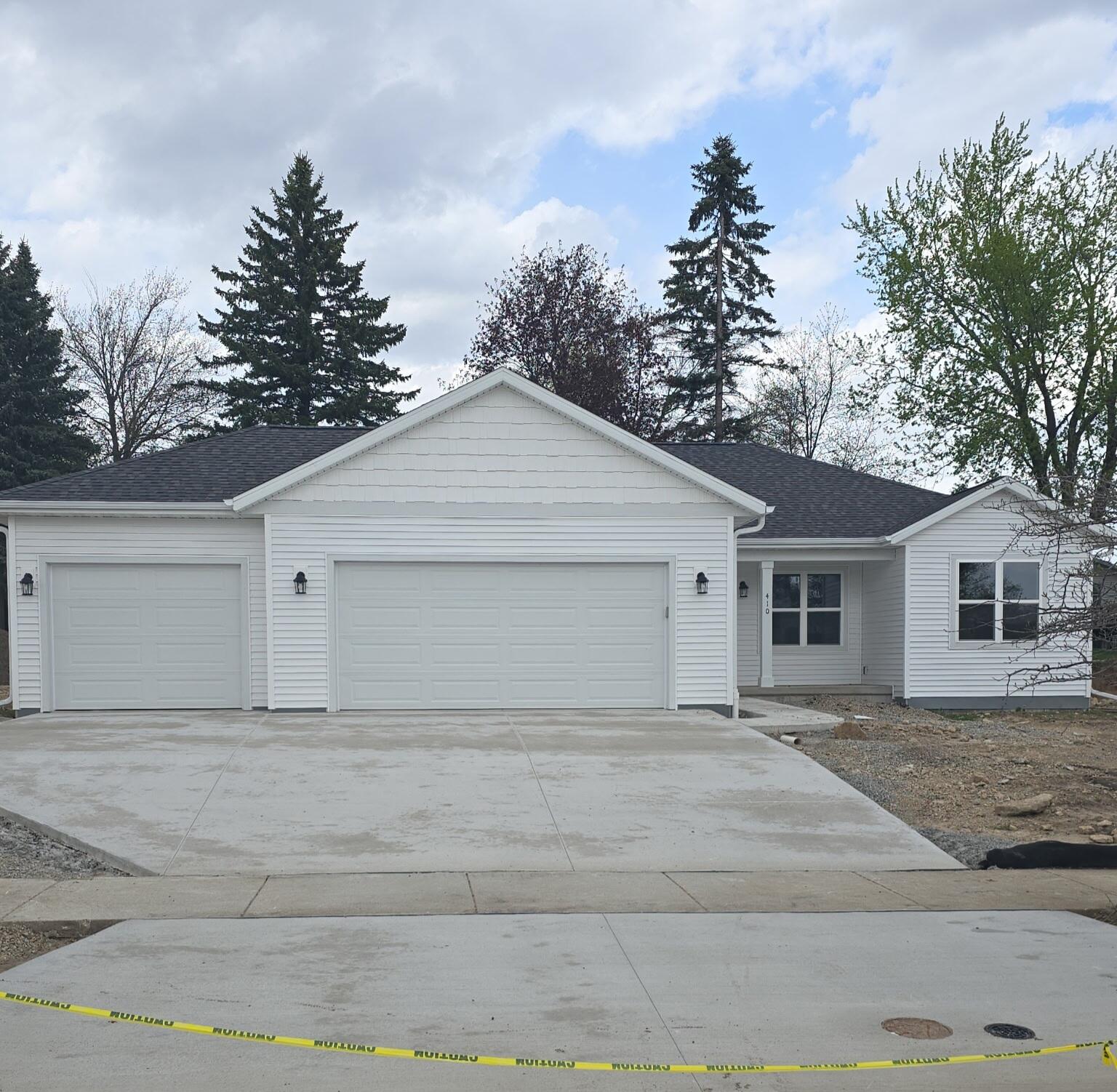 410 Village Ln — photo