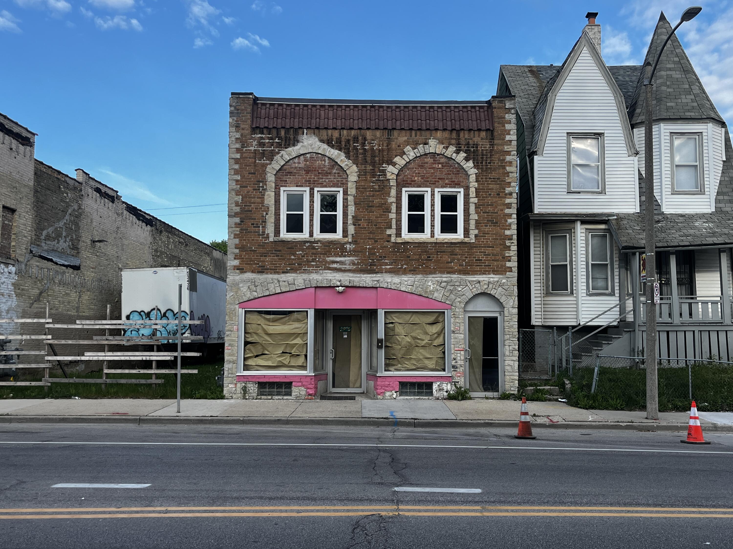 2925 N Holton St, 2927 — photo