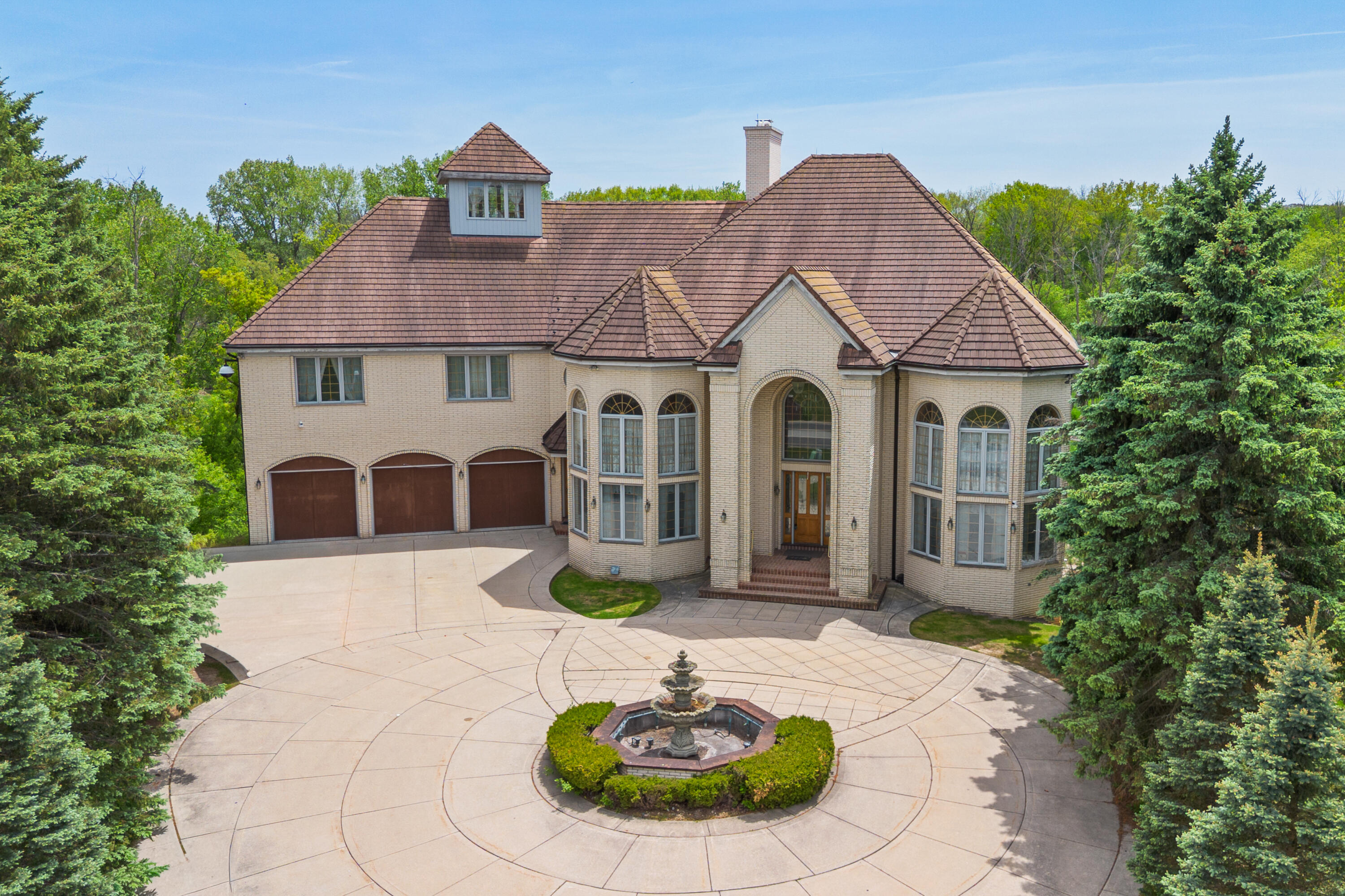 N78W13031 Country Club Ct — photo