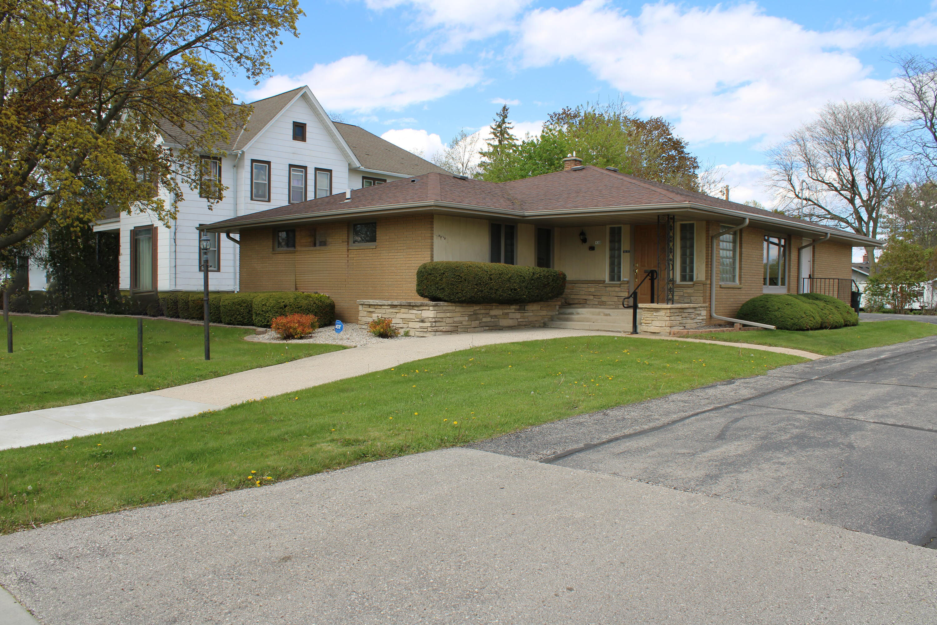 130 N Fond Du Lac Ave — photo