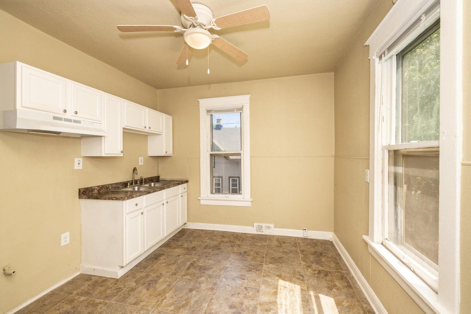 605 E Wright St, Upper, Milwaukee, WI 53212 — photo 3