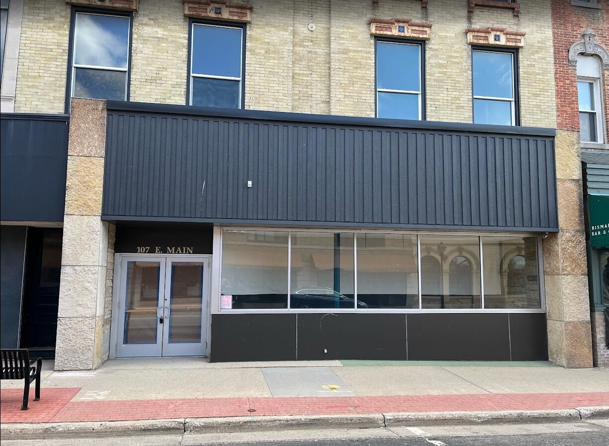 107 E Main St — photo
