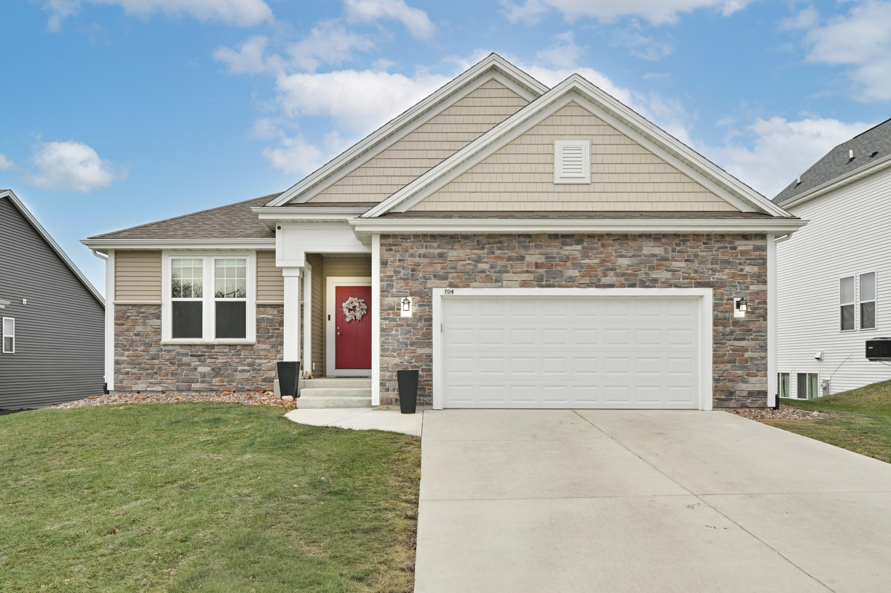 704 River Ridge Dr — photo