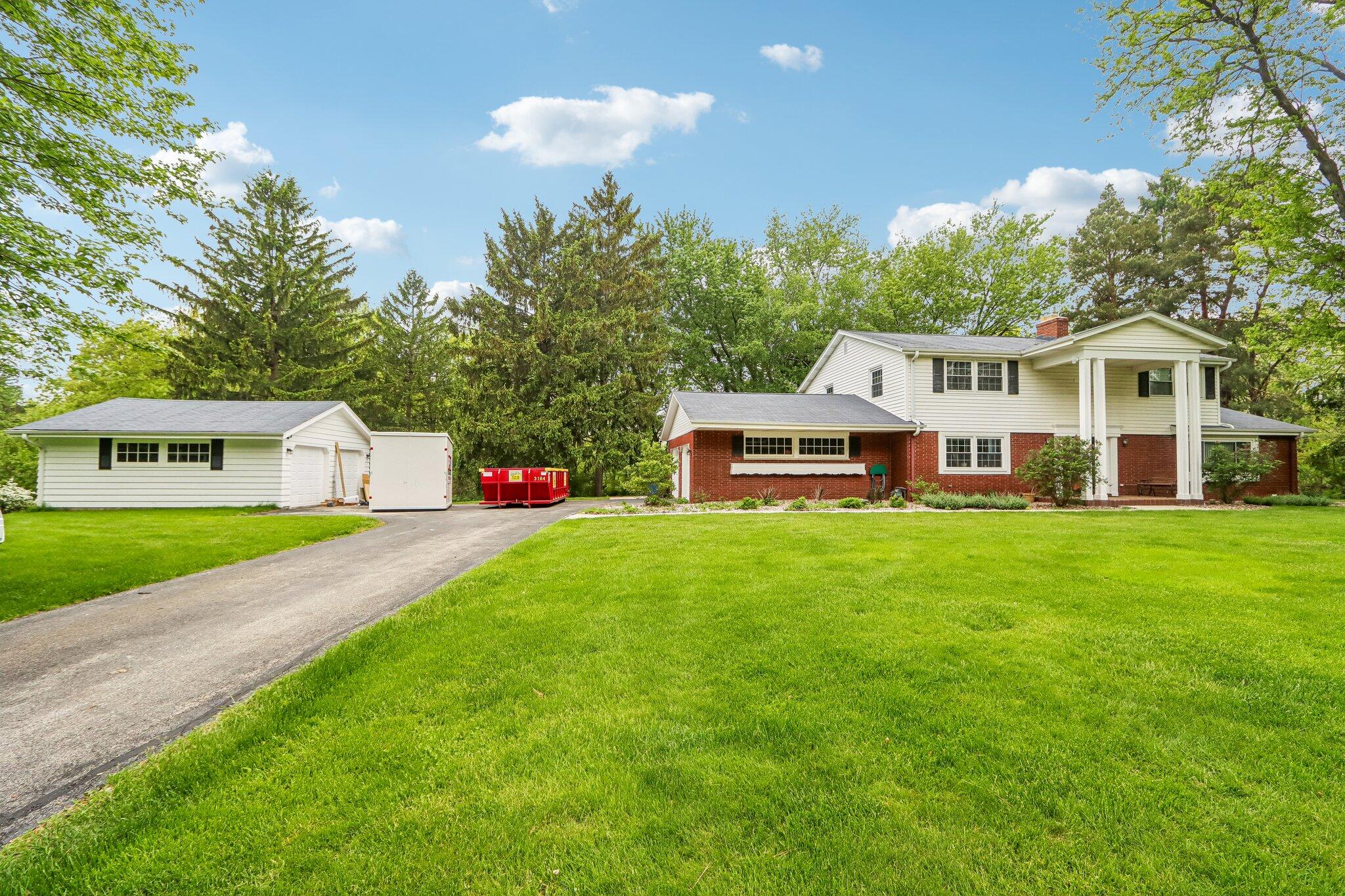 W326N6575 Sylvian Dr — photo