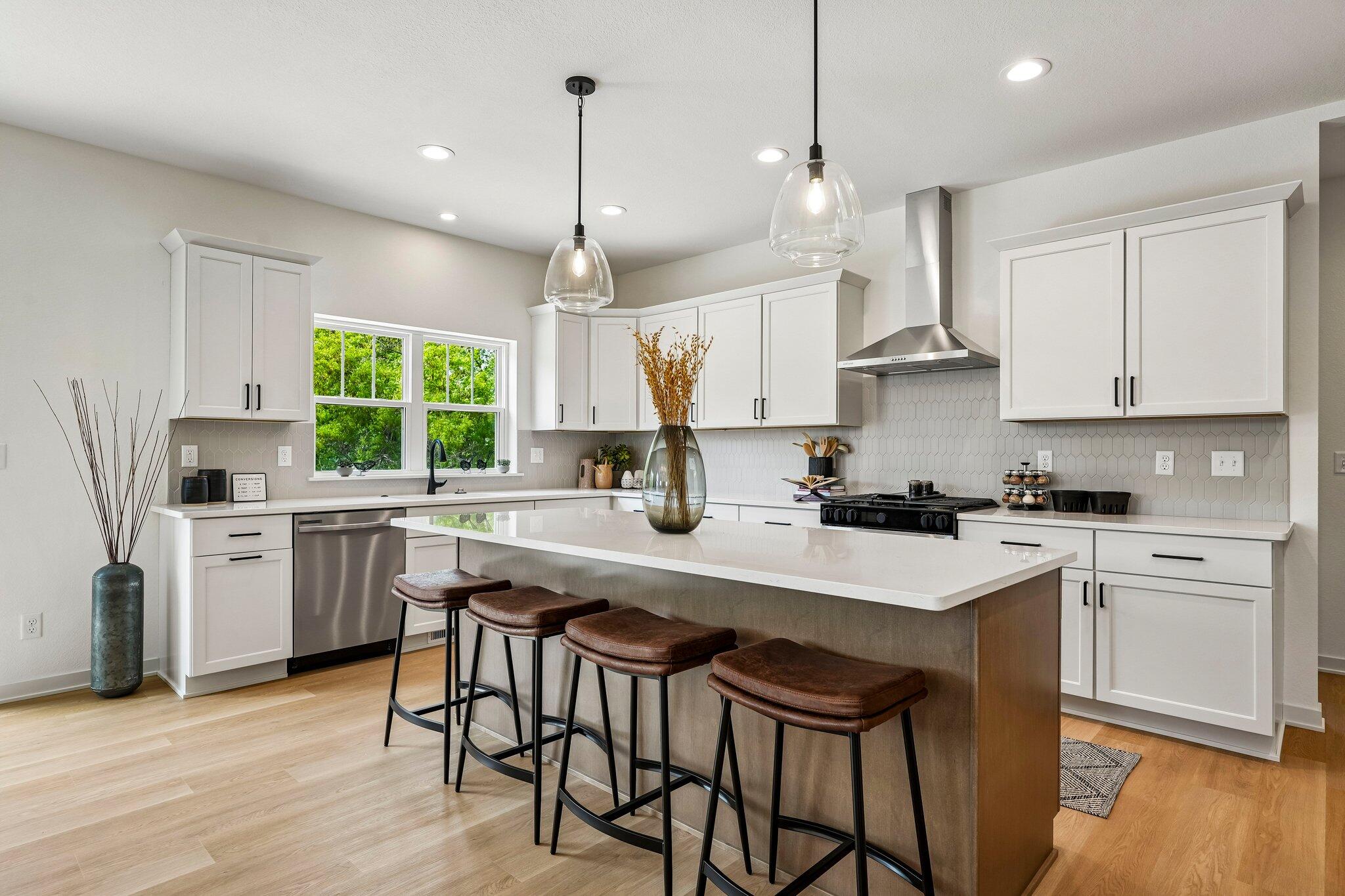 W254N5593 Crescent Hill Dr — photo